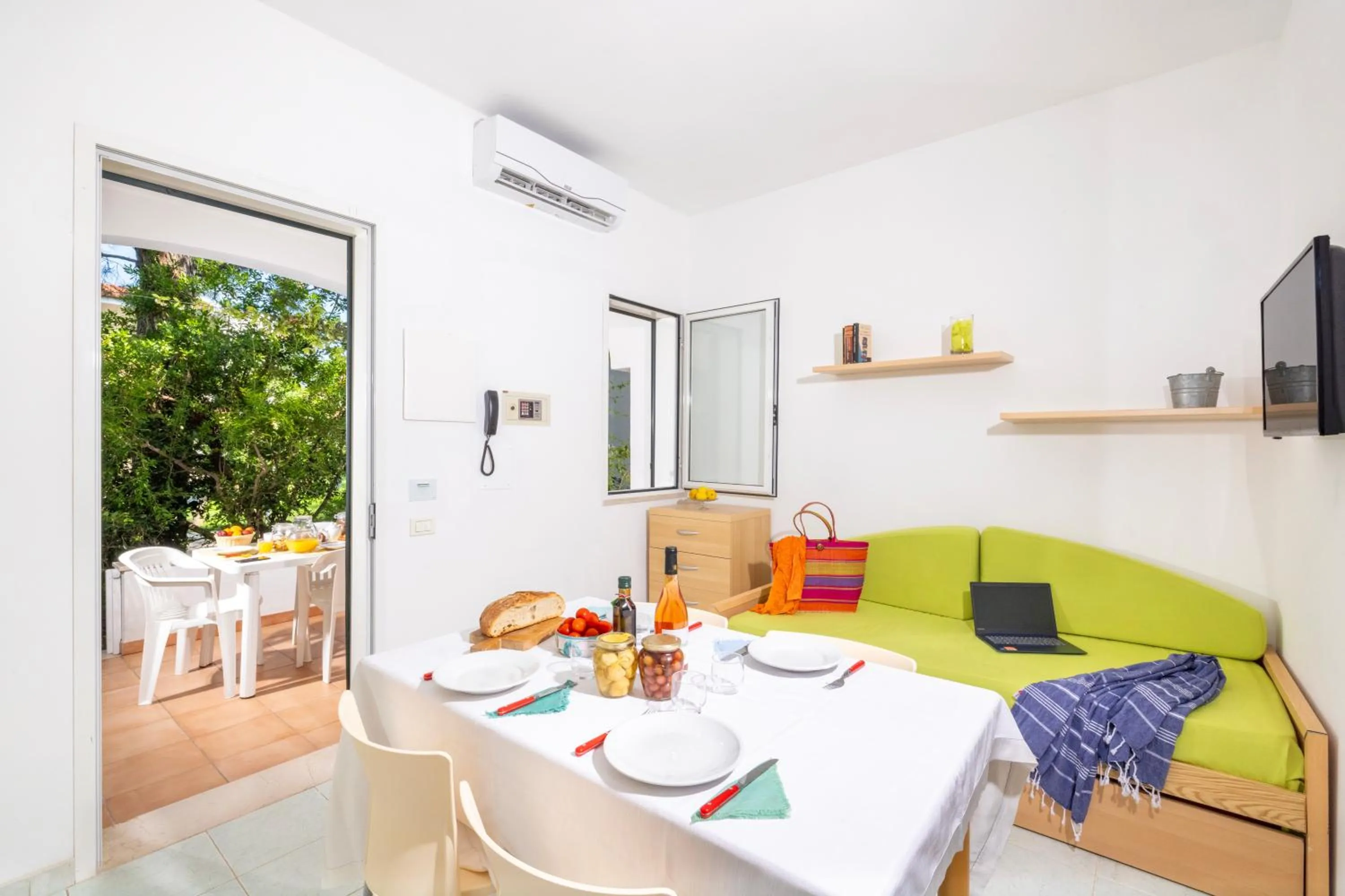 Dining area in Baia Degli Aranci Suite & Apartments