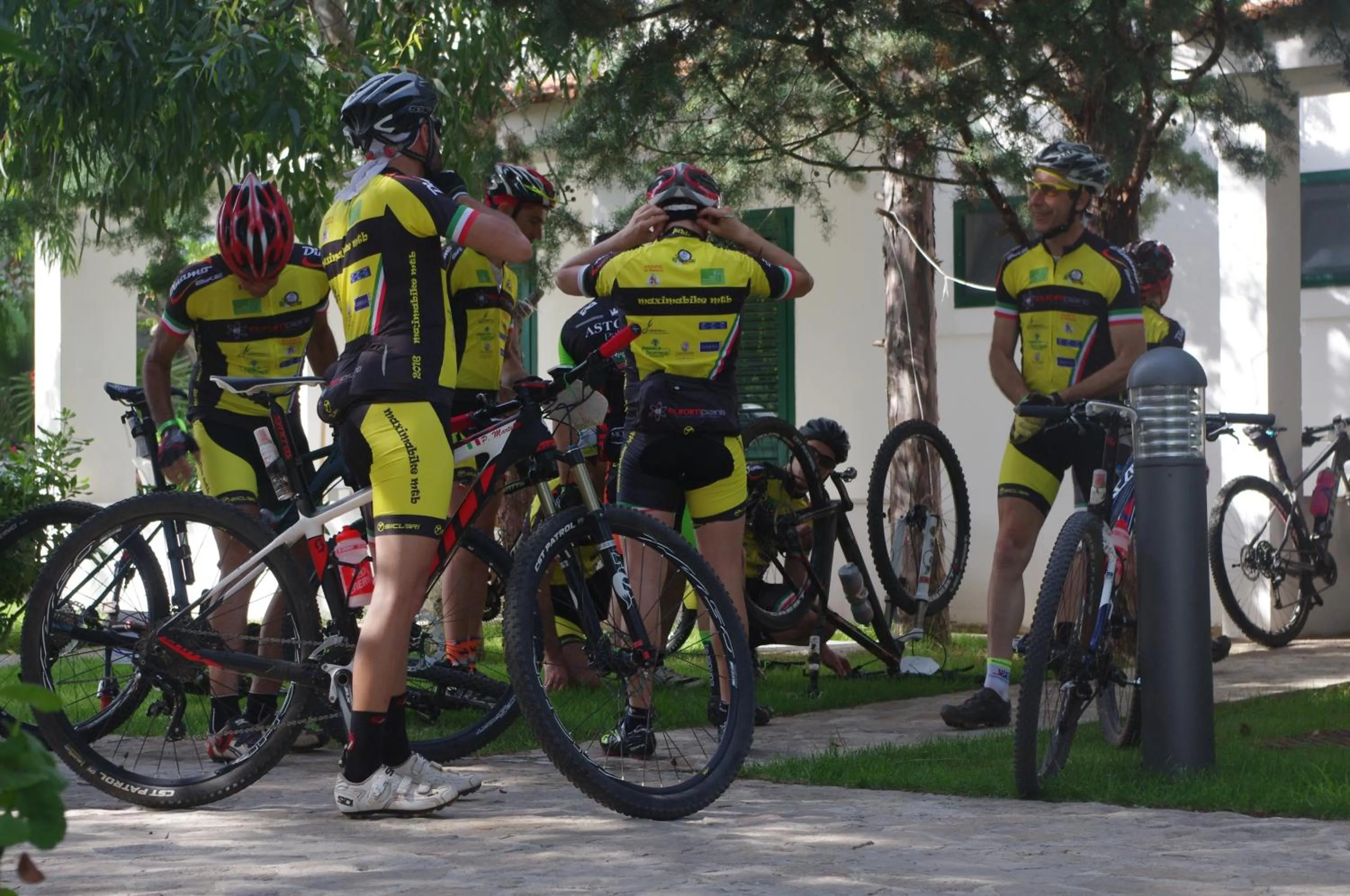 Day in Baia Degli Aranci Suite & Apartments