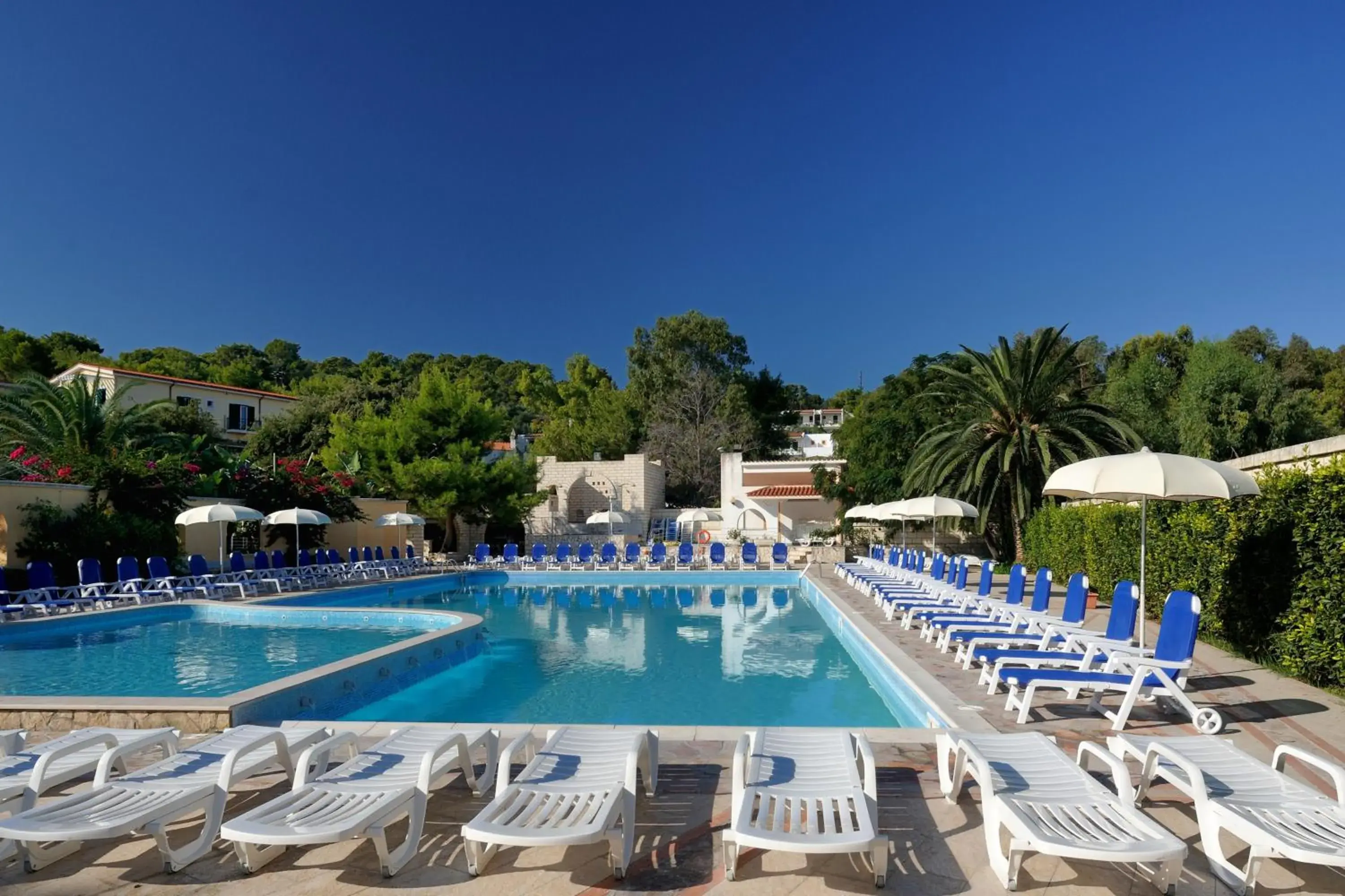 Swimming pool in Baia Degli Aranci Suite & Apartments Swimming pool in Baia Degli Aranci Suite & Apartments