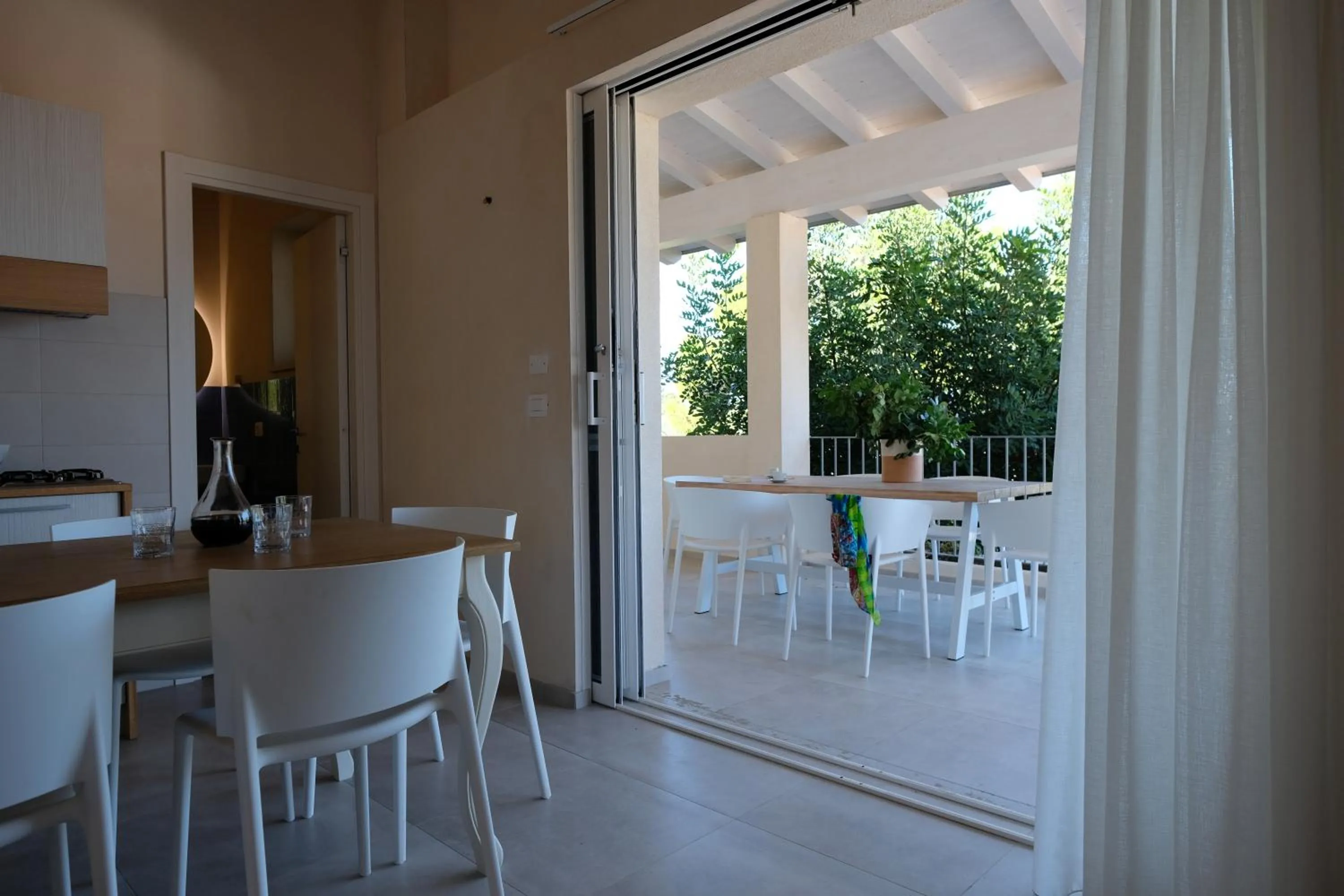 Patio in Baia Degli Aranci Suite & Apartments