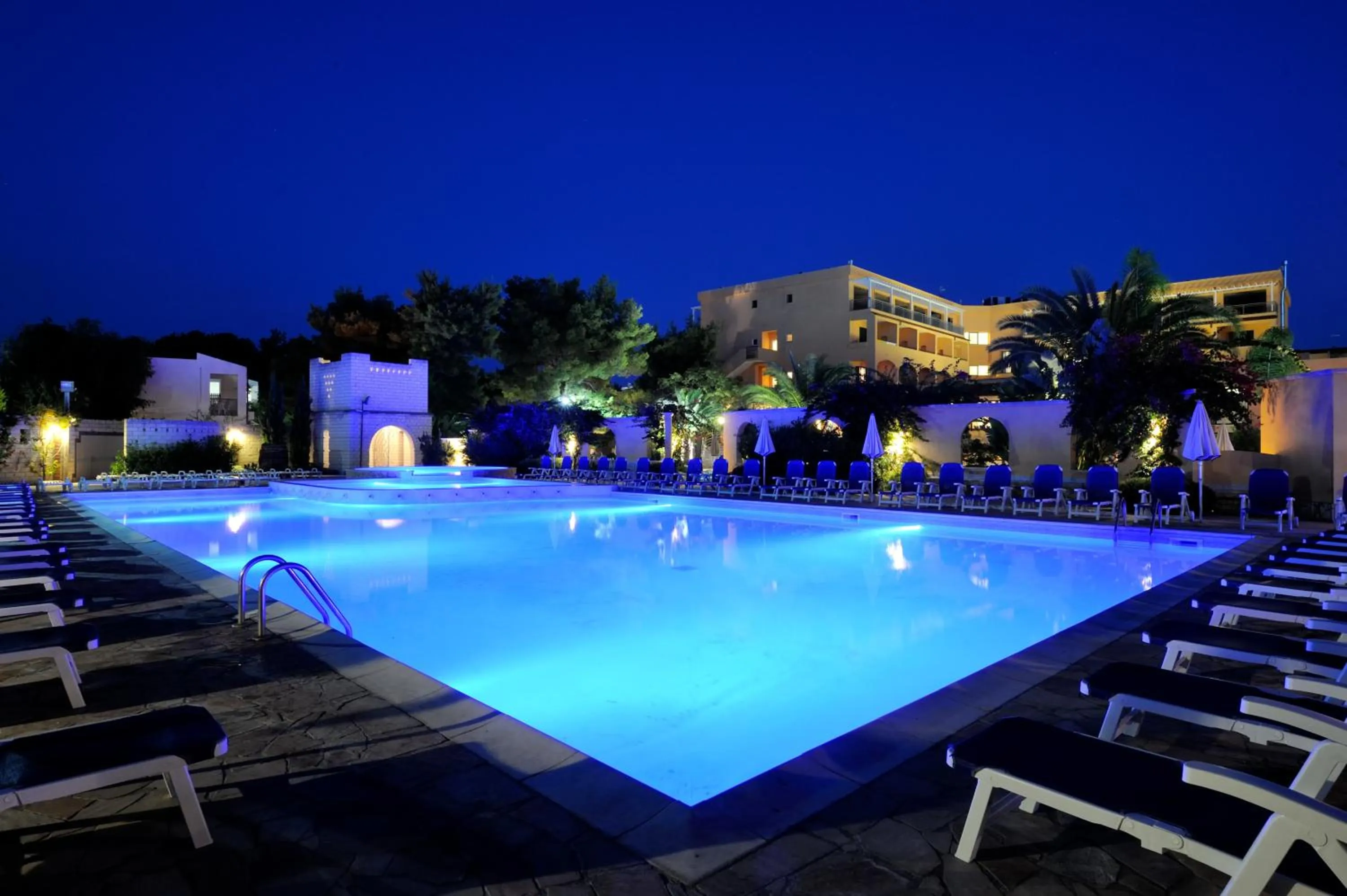 Swimming pool in Baia Degli Aranci Suite & Apartments