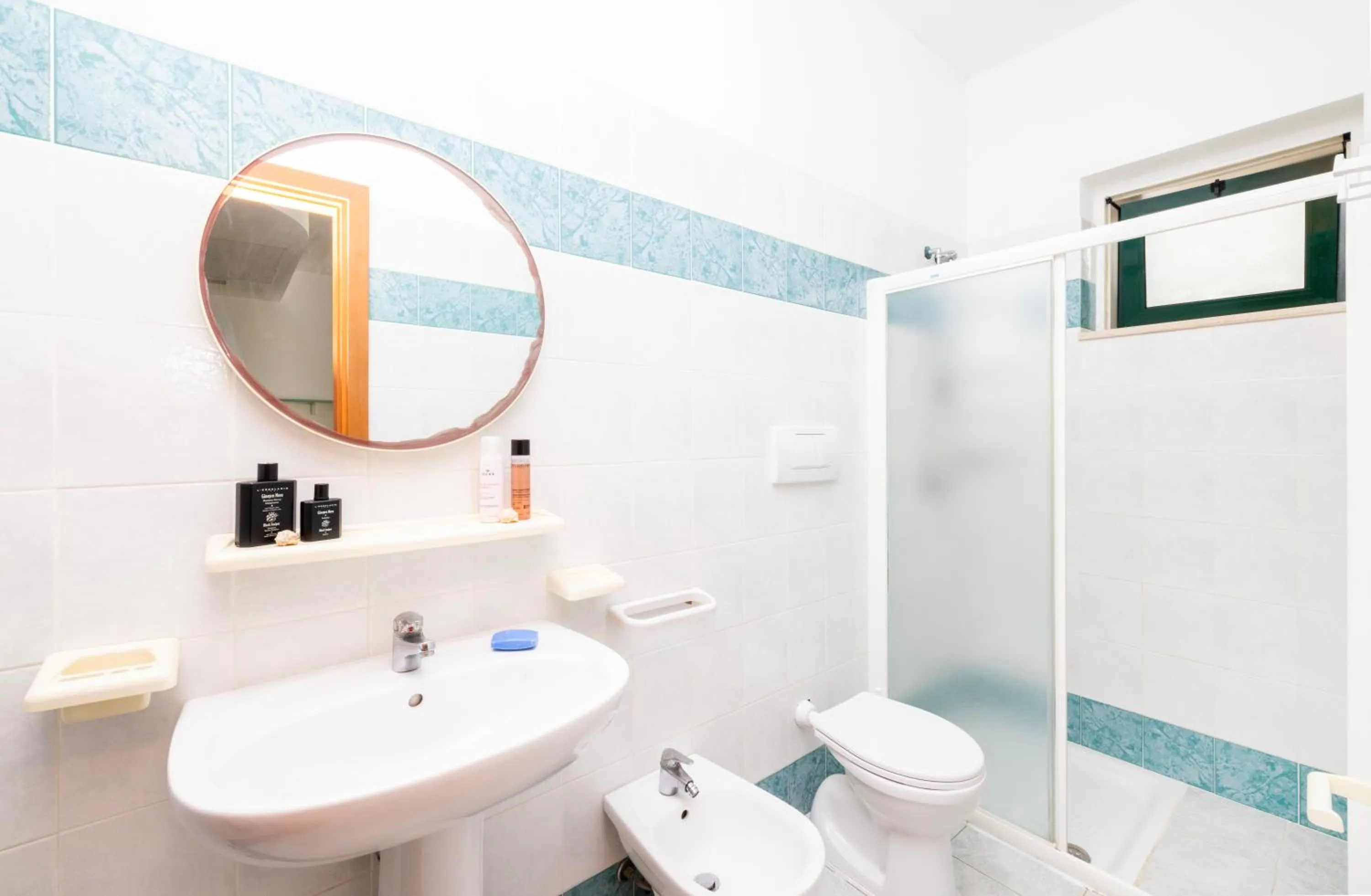 Bathroom in Baia Degli Aranci Suite & Apartments