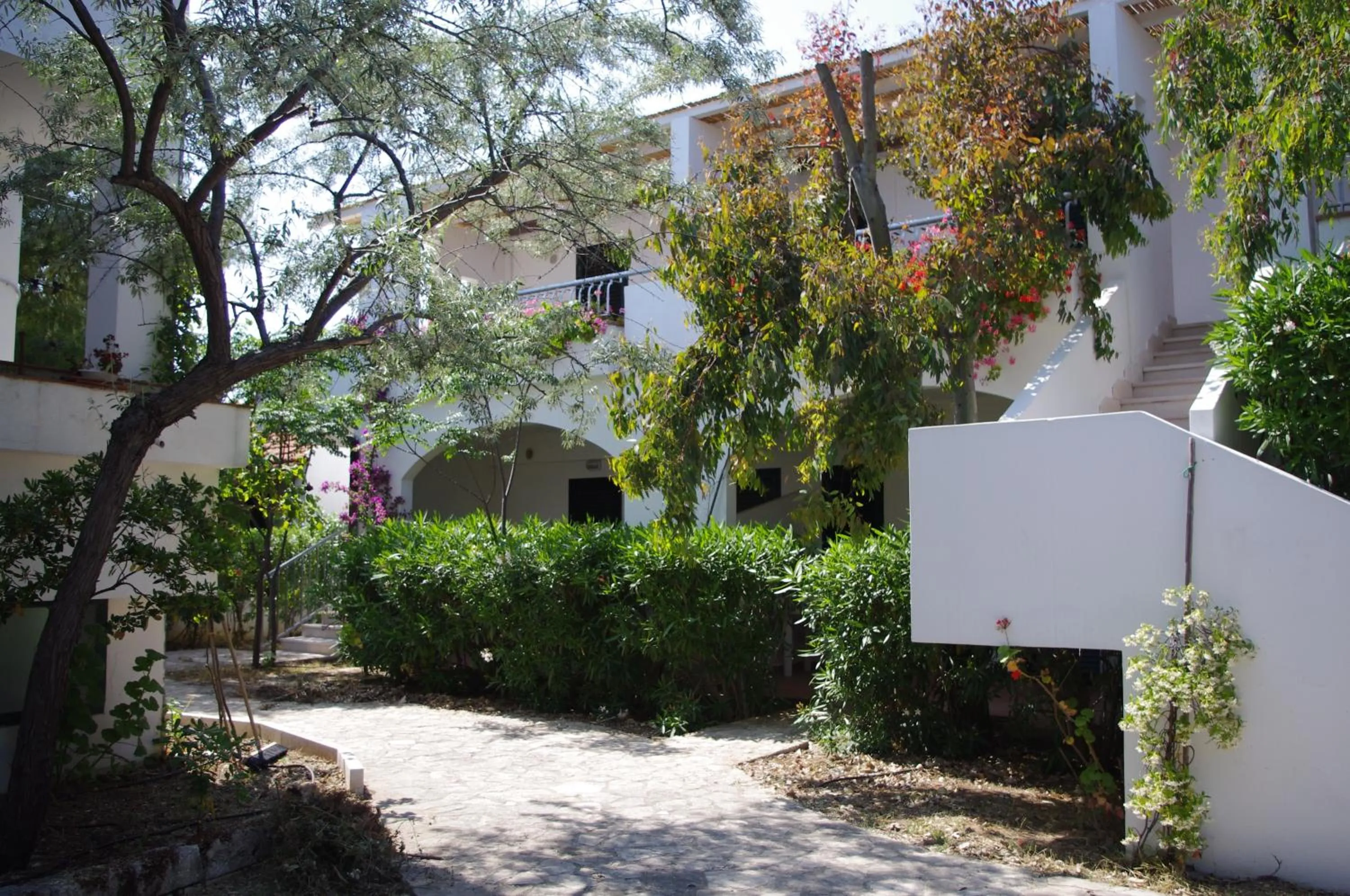 Facade/entrance in Baia Degli Aranci Suite & Apartments