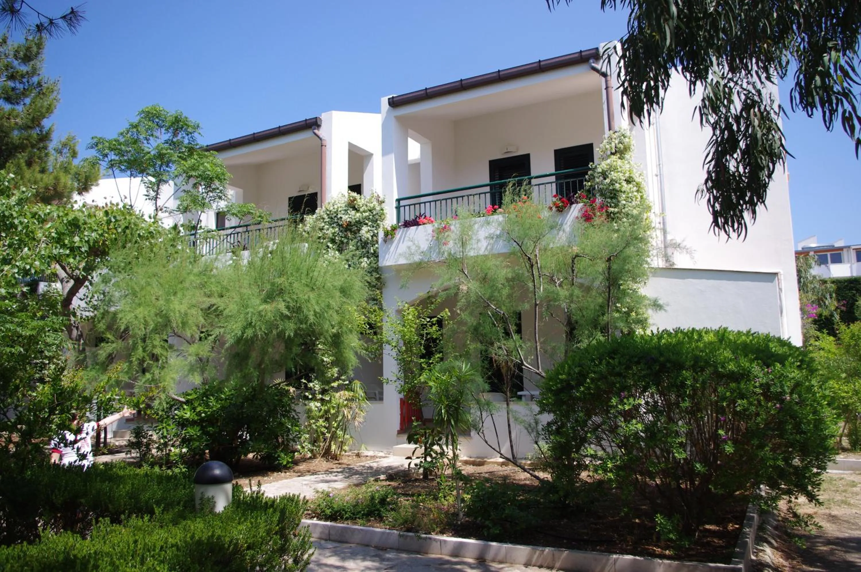 Garden in Baia Degli Aranci Suite & Apartments