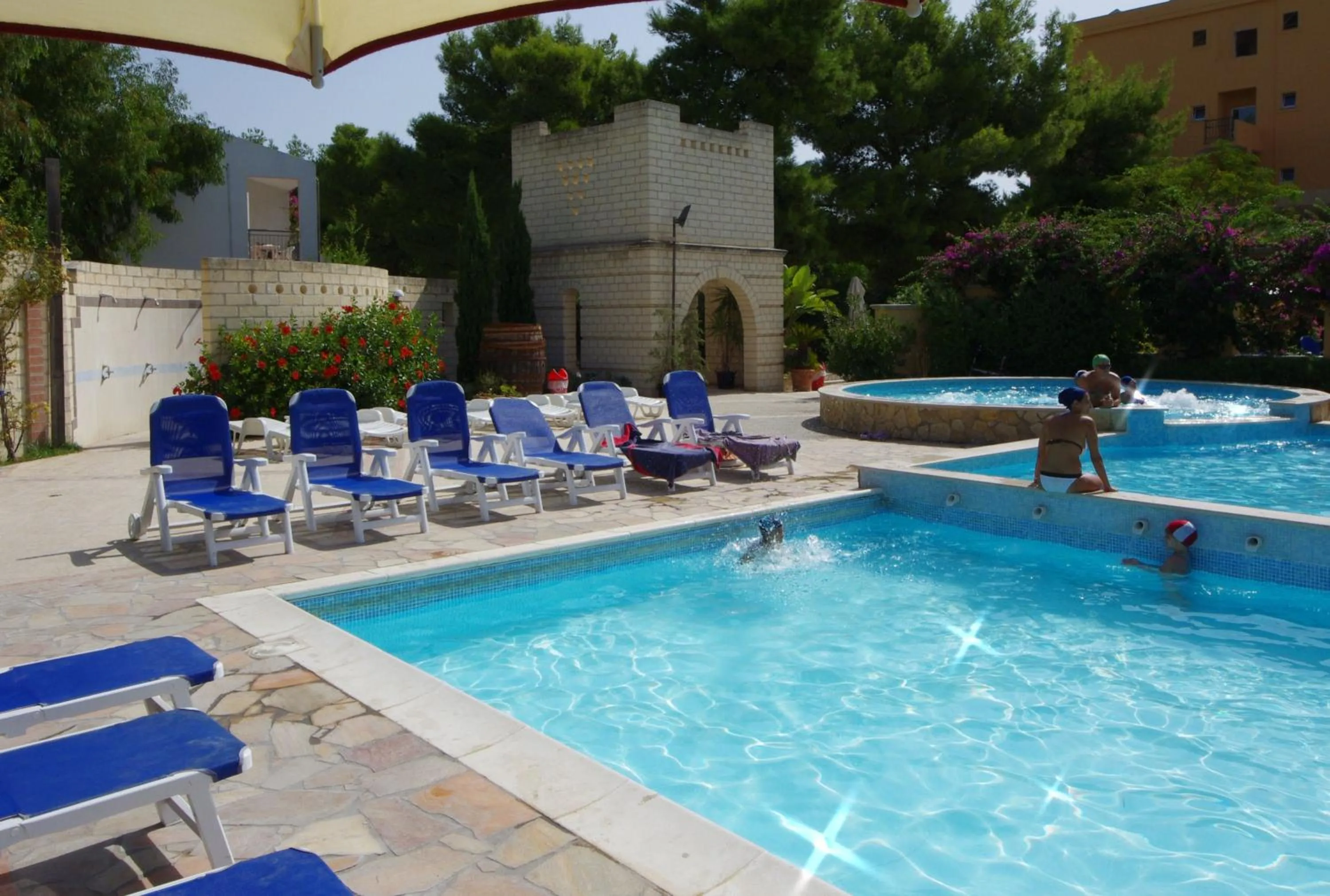 Swimming pool in Baia Degli Aranci Suite & Apartments