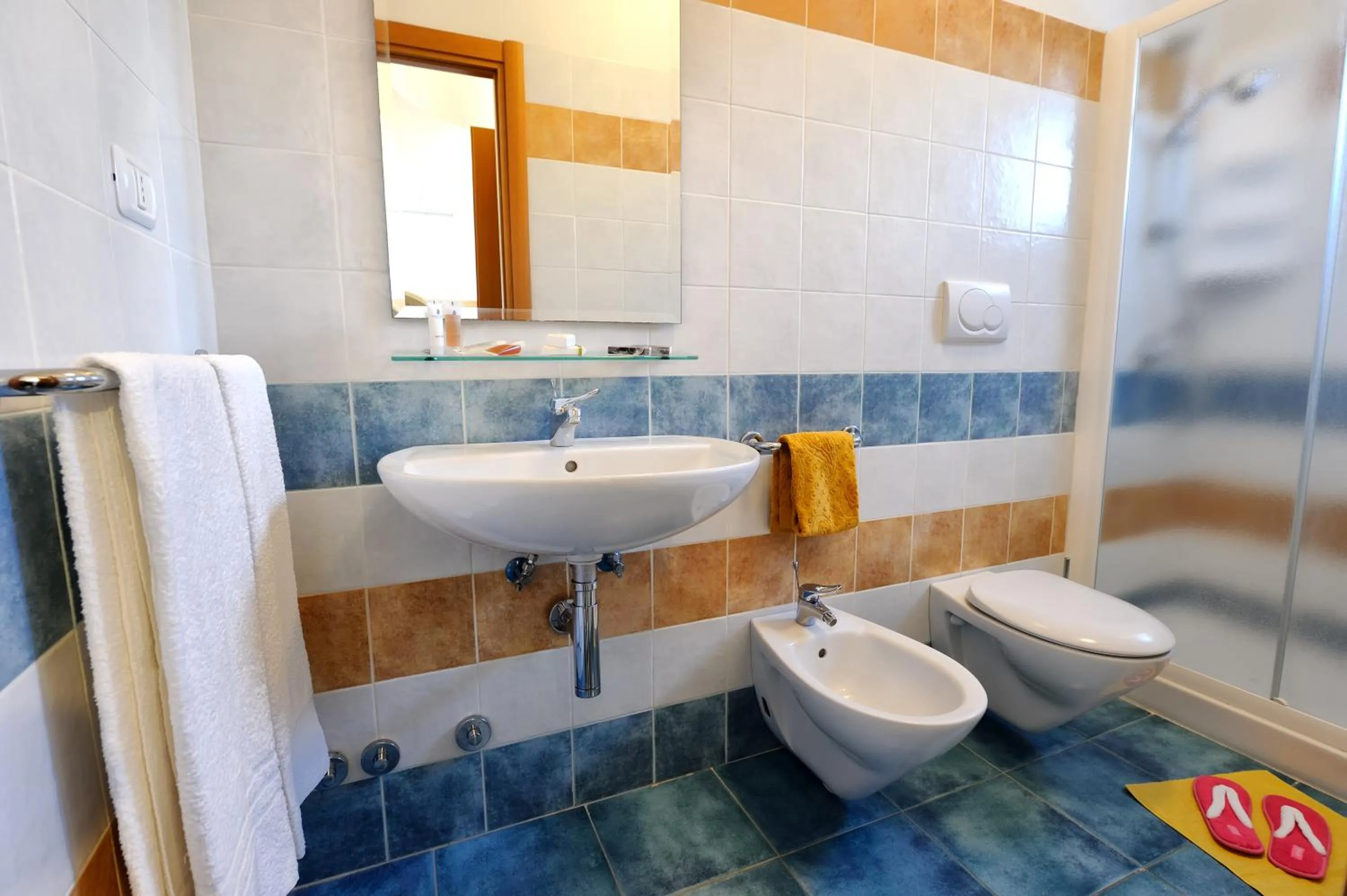 Bathroom in Baia Degli Aranci Suite & Apartments