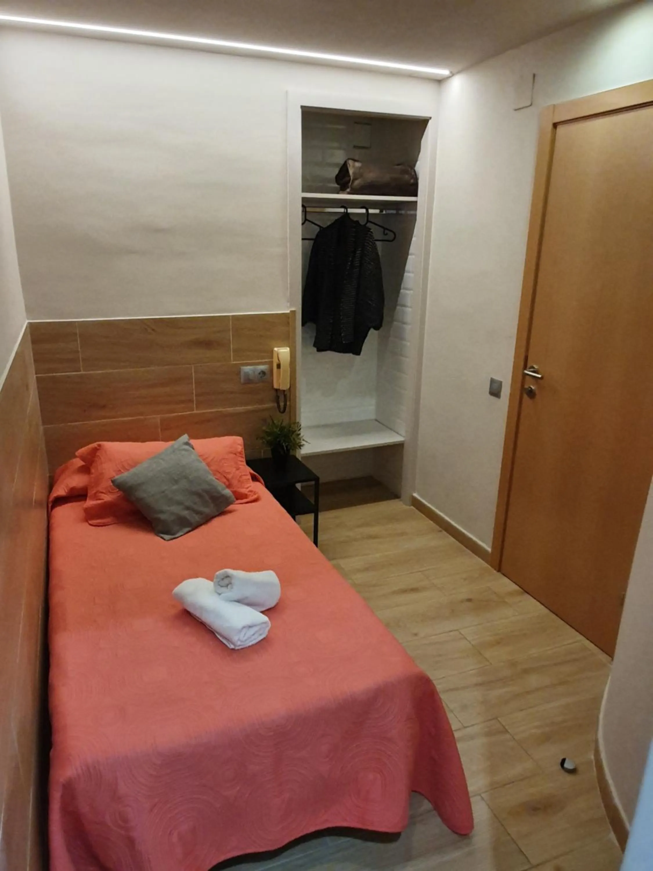 Photo of the whole room, Bed in Pensión San Ramón