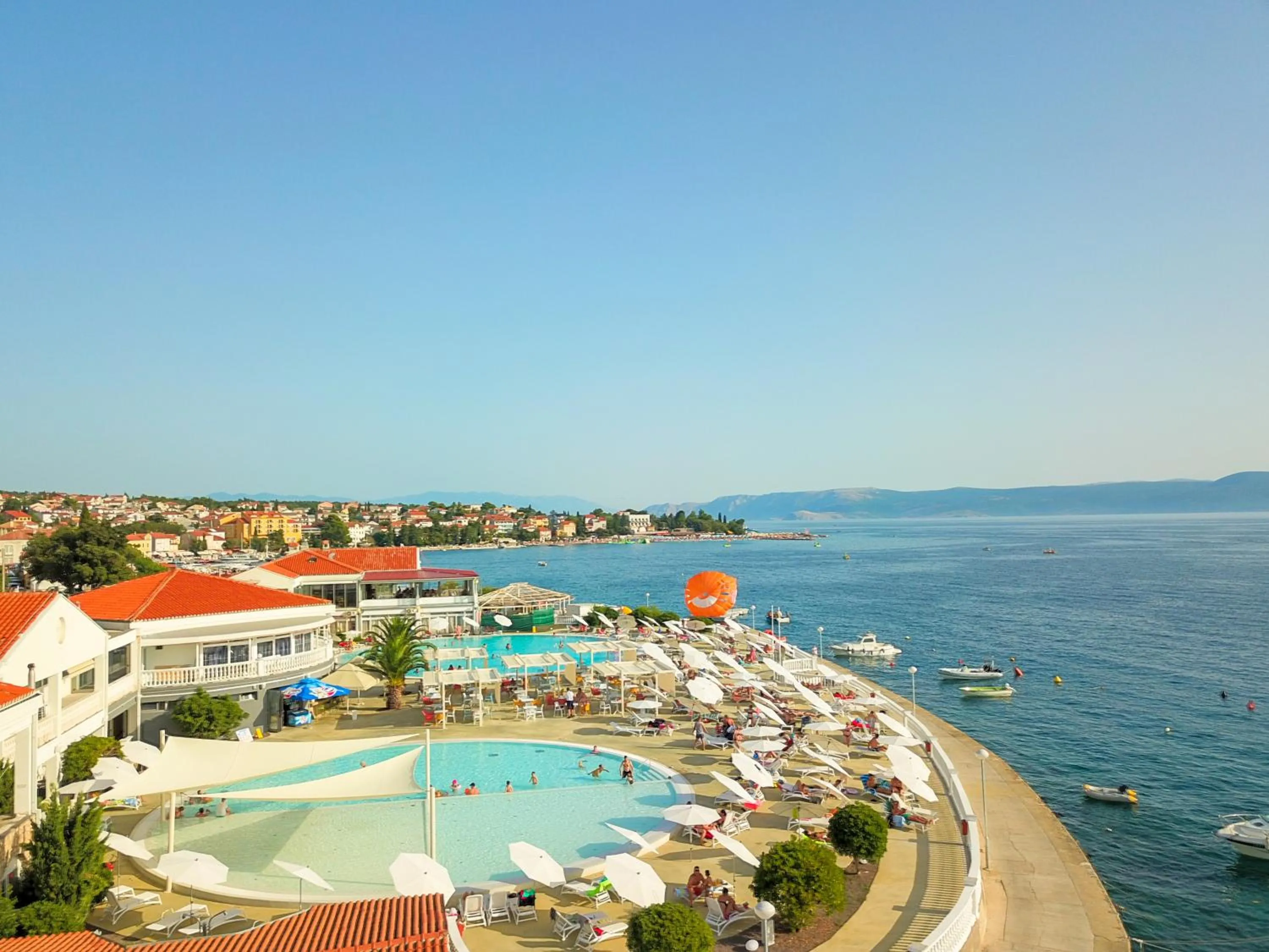 Swimming pool in Hotel Katarina