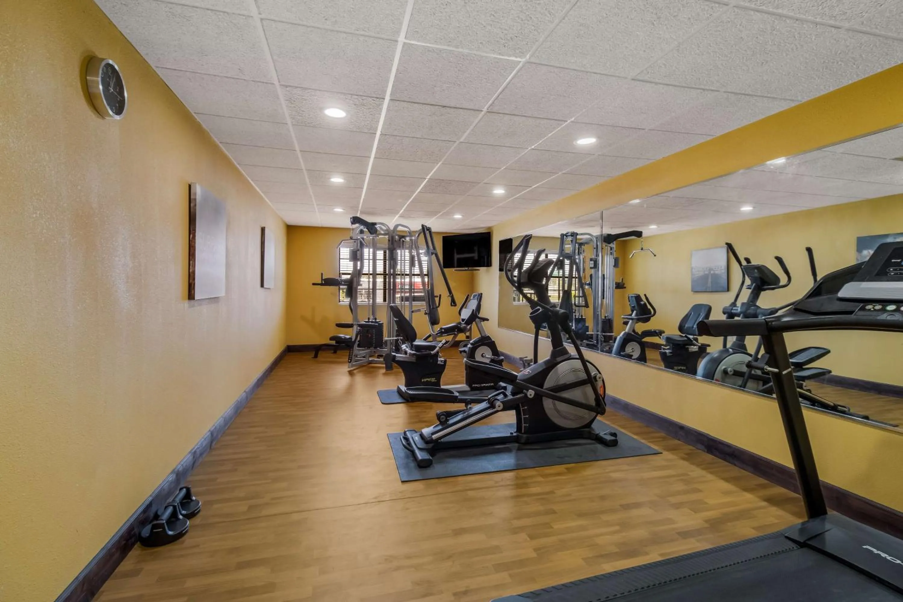 Fitness centre/facilities in Best Western Temple Inn & Suites