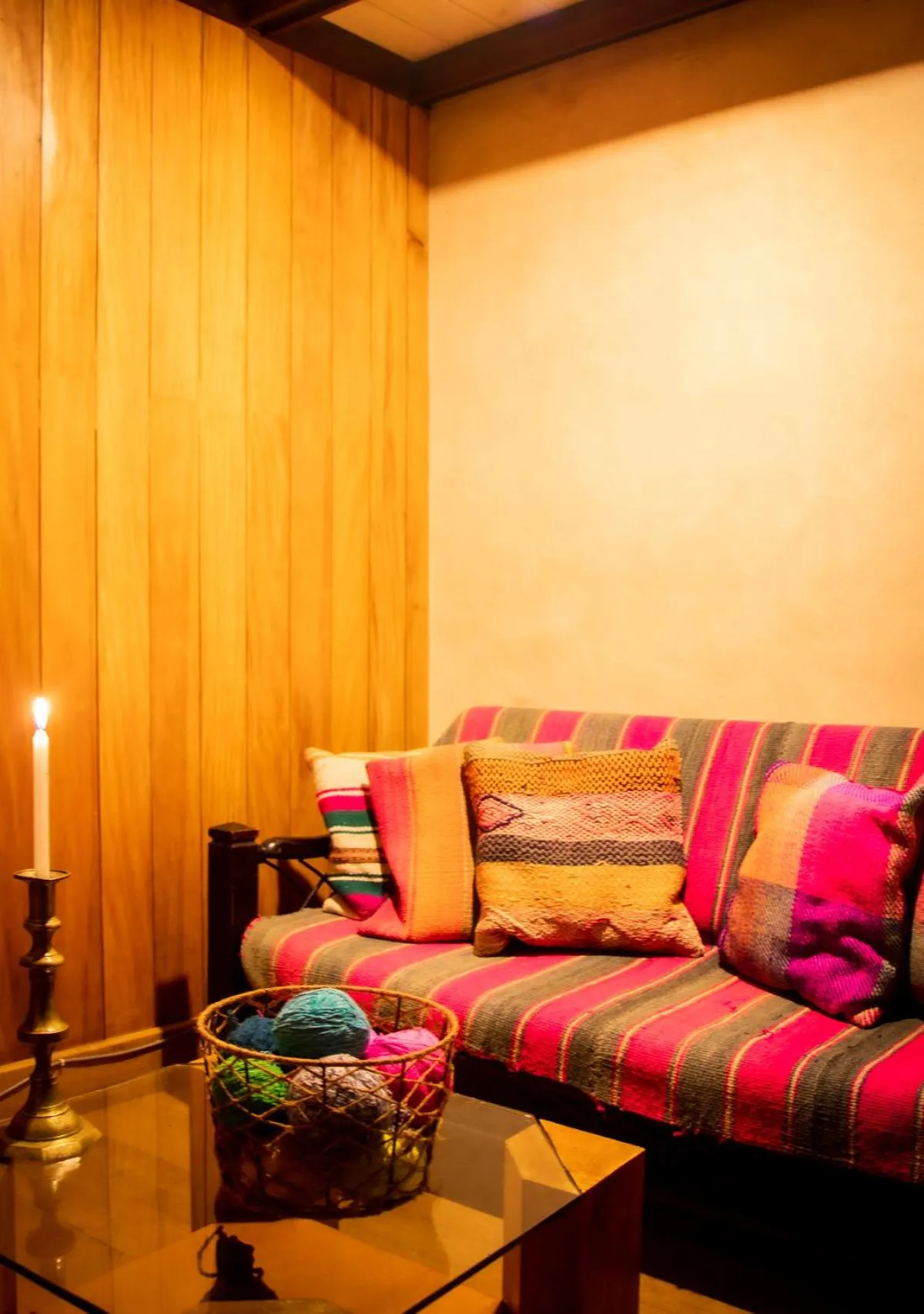 Living room in Nao Victoria Hostel