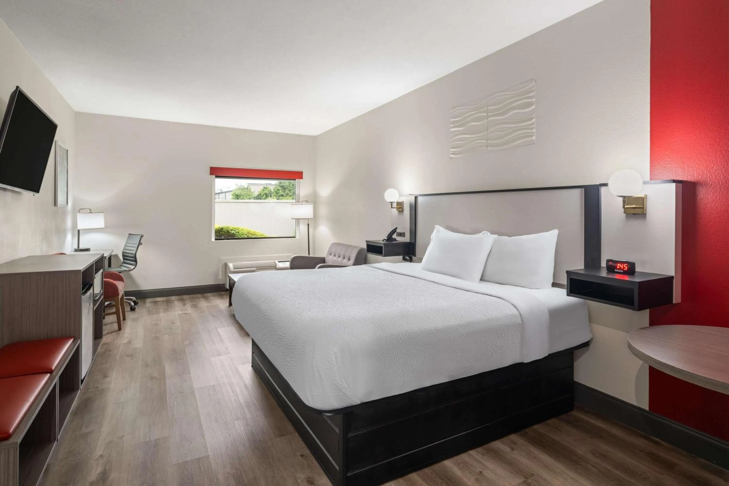 Photo of the whole room, Bed in Ramada by Wyndham Locust Grove