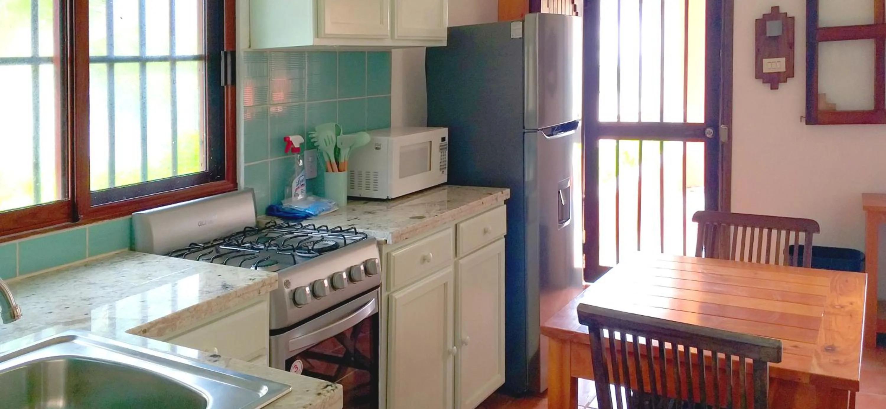 Kitchen or kitchenette in Mayan Beach Garden