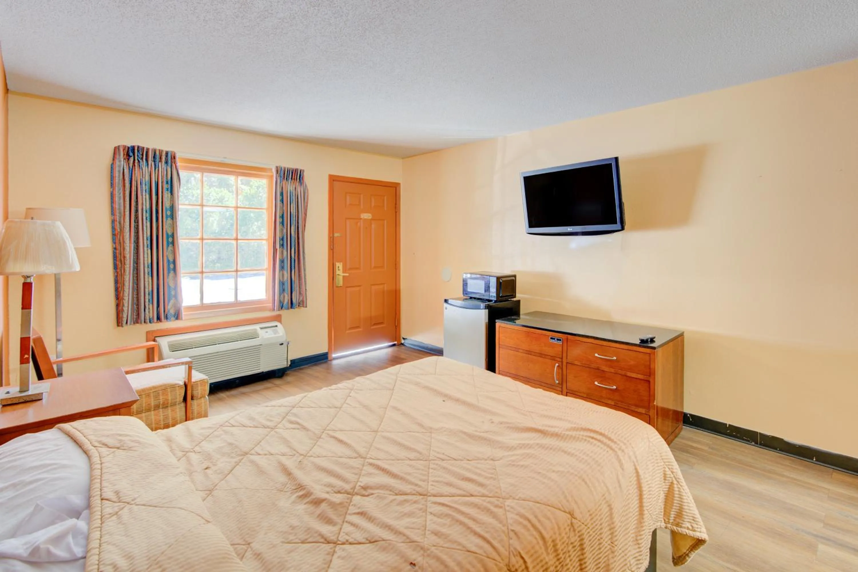 Bedroom, Bed in Hotel O Deluxe Inn Kingstree SC HWY 52