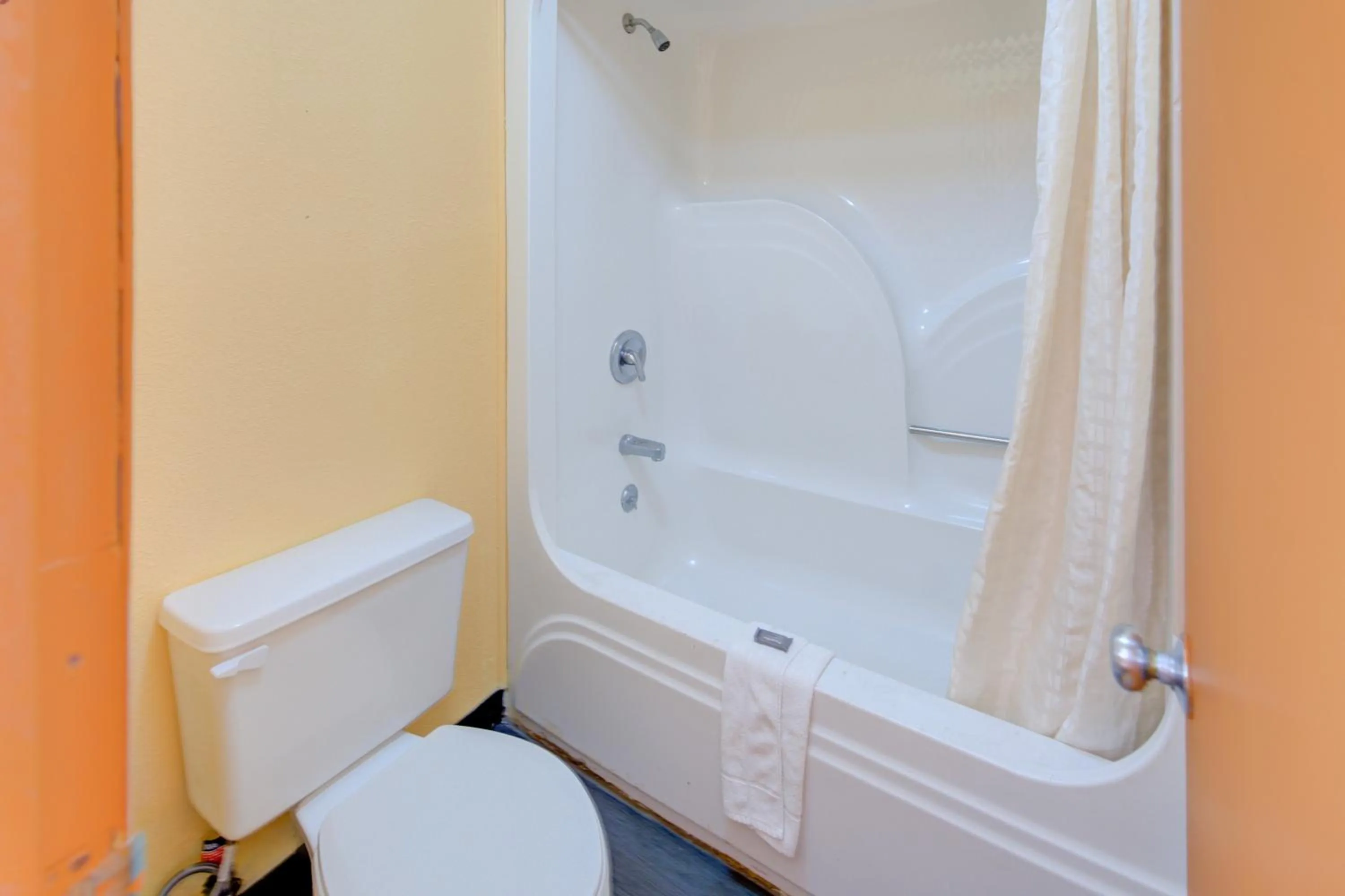 Bathroom in Hotel O Deluxe Inn Kingstree SC HWY 52