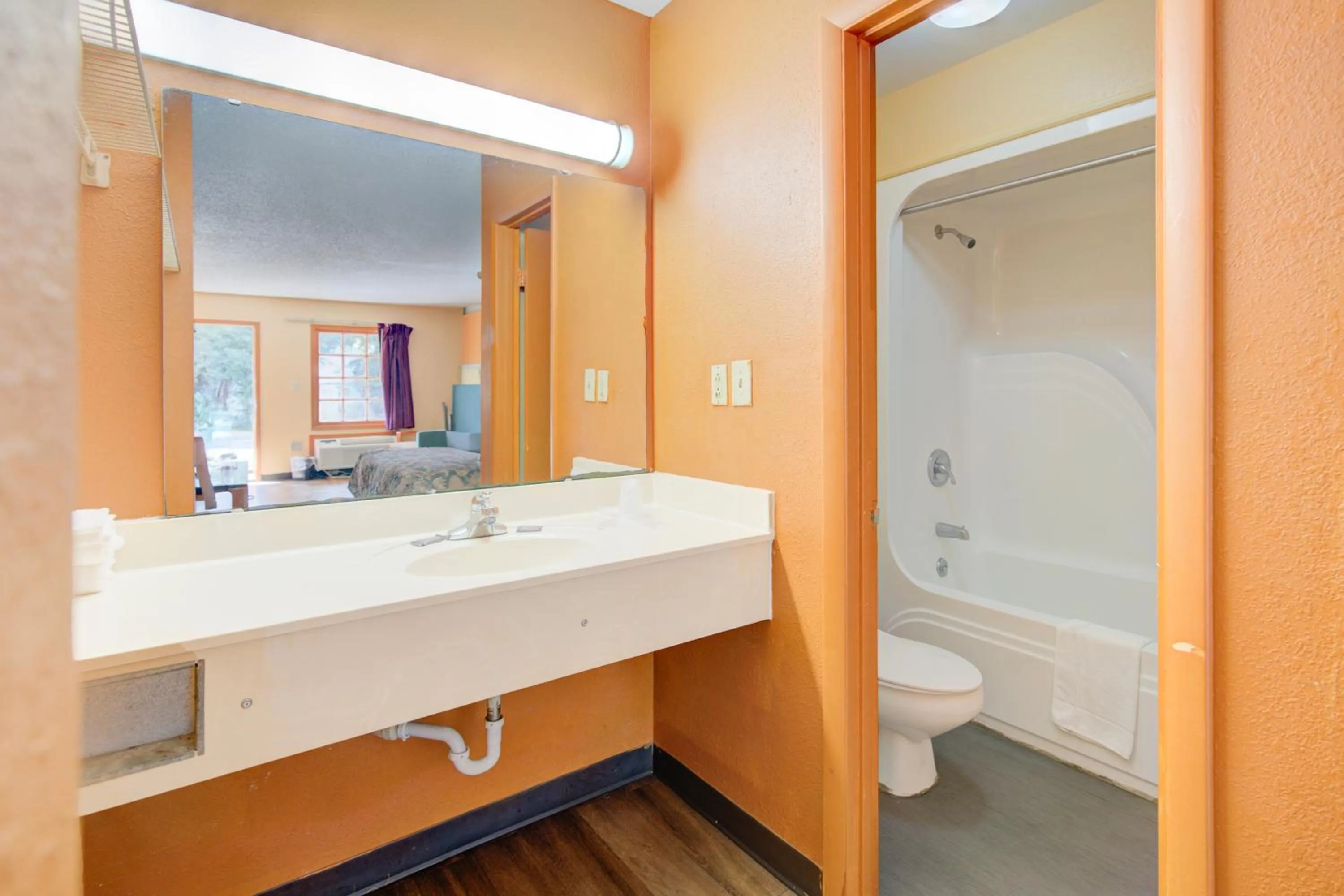 Bathroom in Hotel O Deluxe Inn Kingstree SC HWY 52