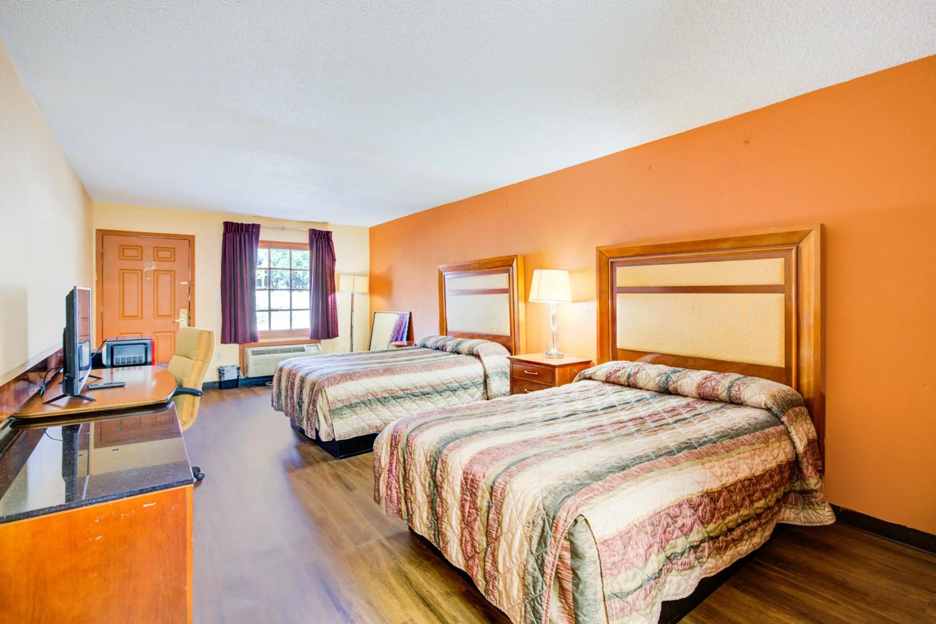 Bedroom, Bed in Hotel O Deluxe Inn Kingstree SC HWY 52