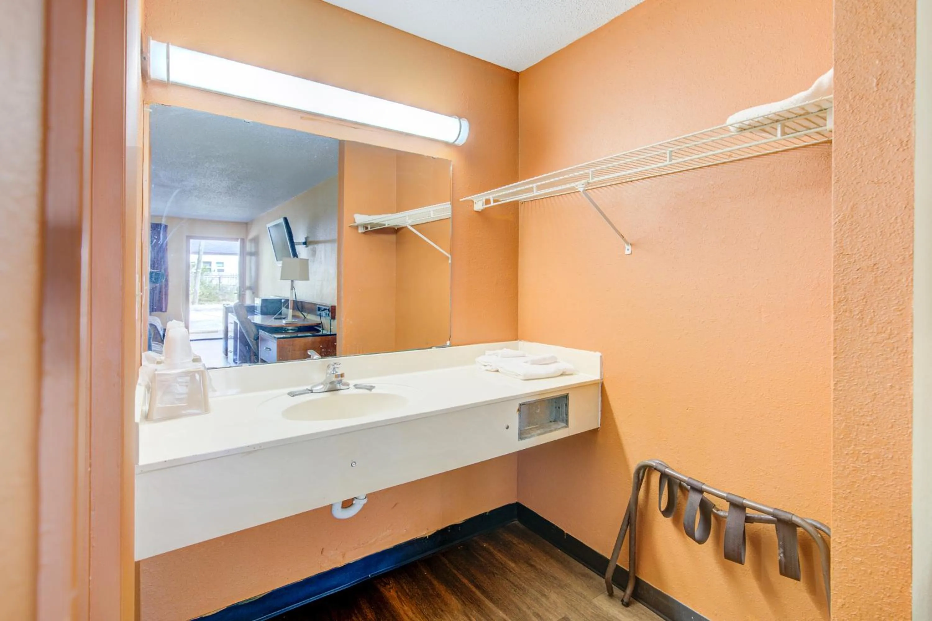 Bathroom in Hotel O Deluxe Inn Kingstree SC HWY 52