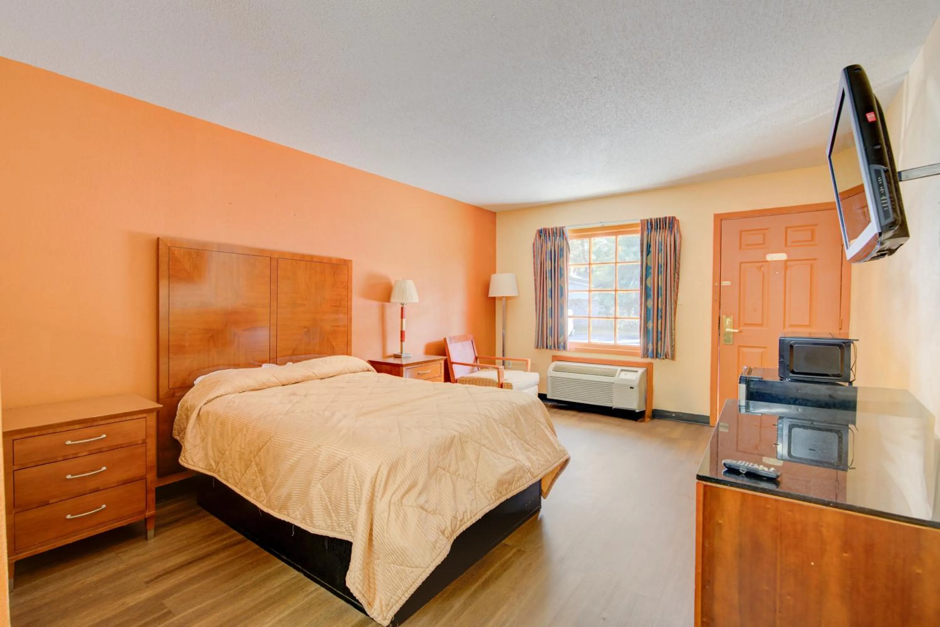 Bedroom, Bed in Hotel O Deluxe Inn Kingstree SC HWY 52