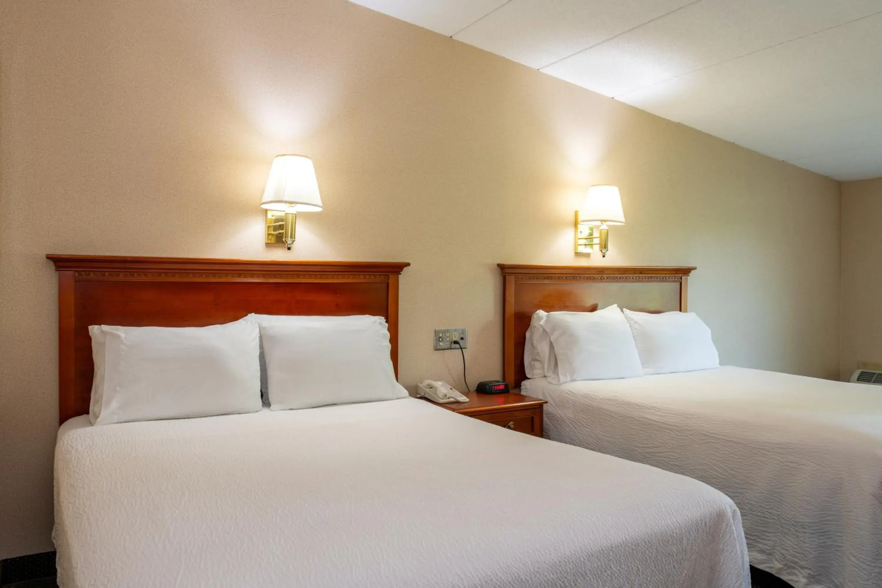 Bedroom, Bed in White River Inn & Suites Bedroom, Bed in White River Inn & Suites