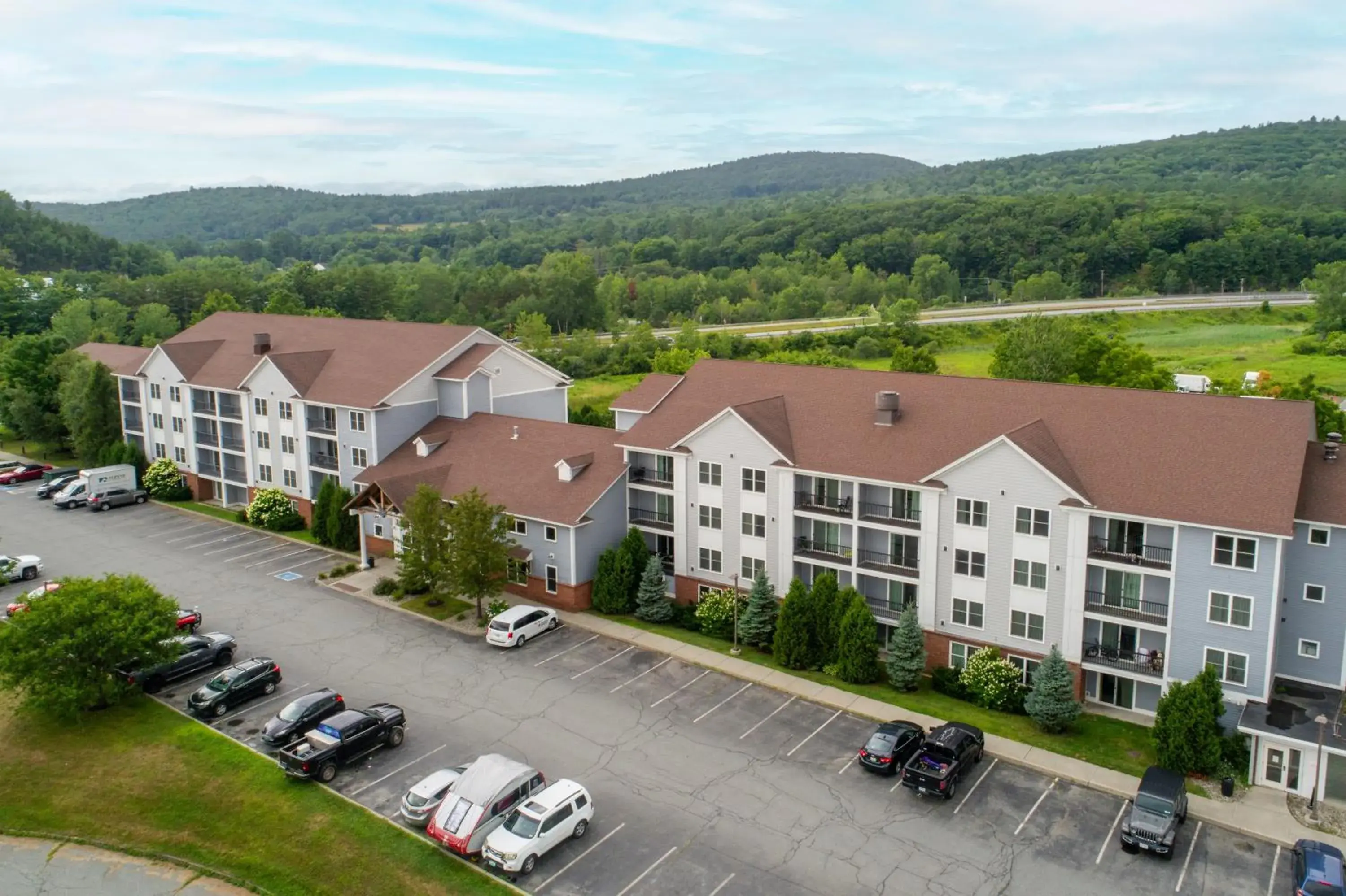 Property building in White River Inn & Suites Property building in White River Inn & Suites
