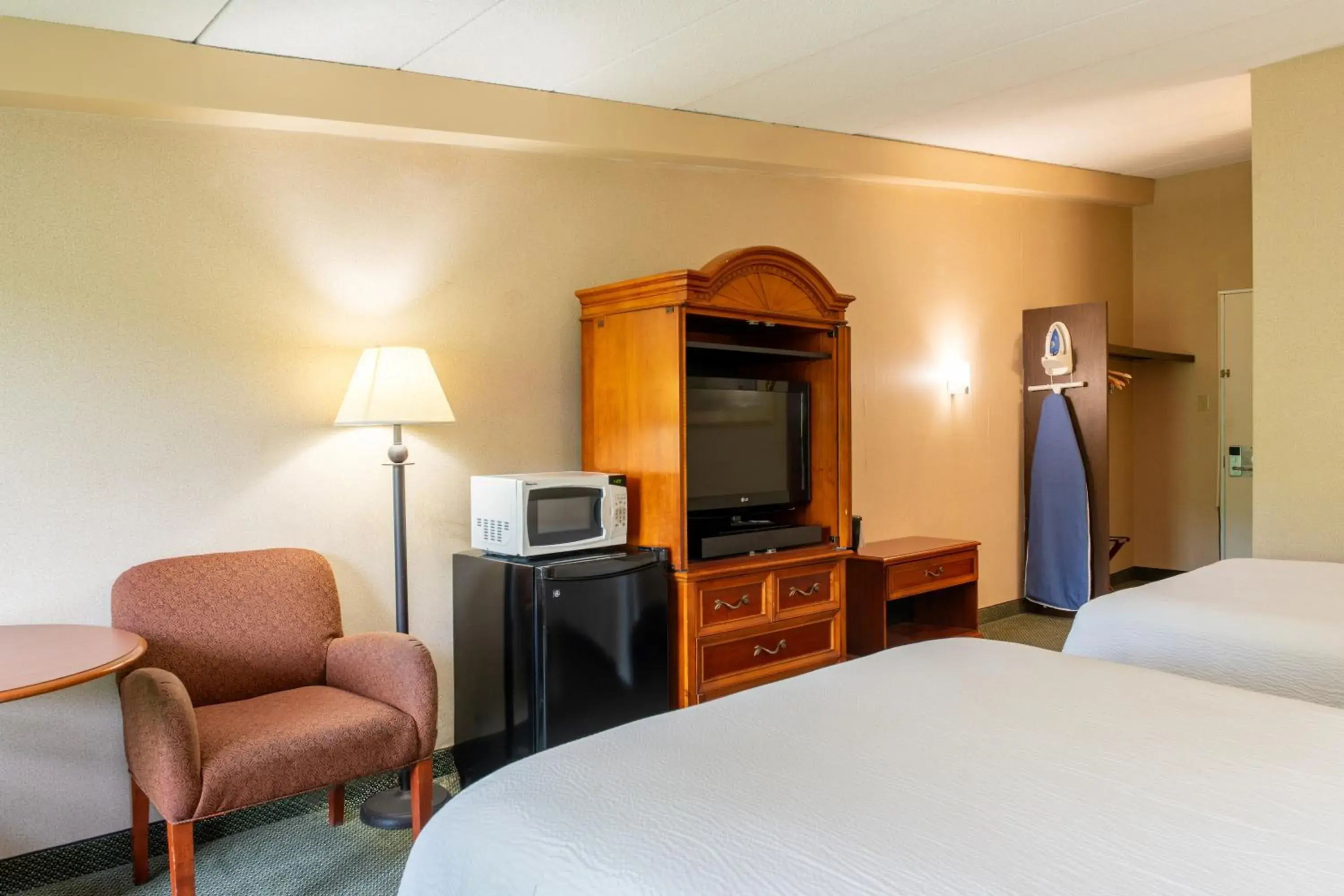 Bedroom, Bed in White River Inn & Suites Bedroom, Bed in White River Inn & Suites