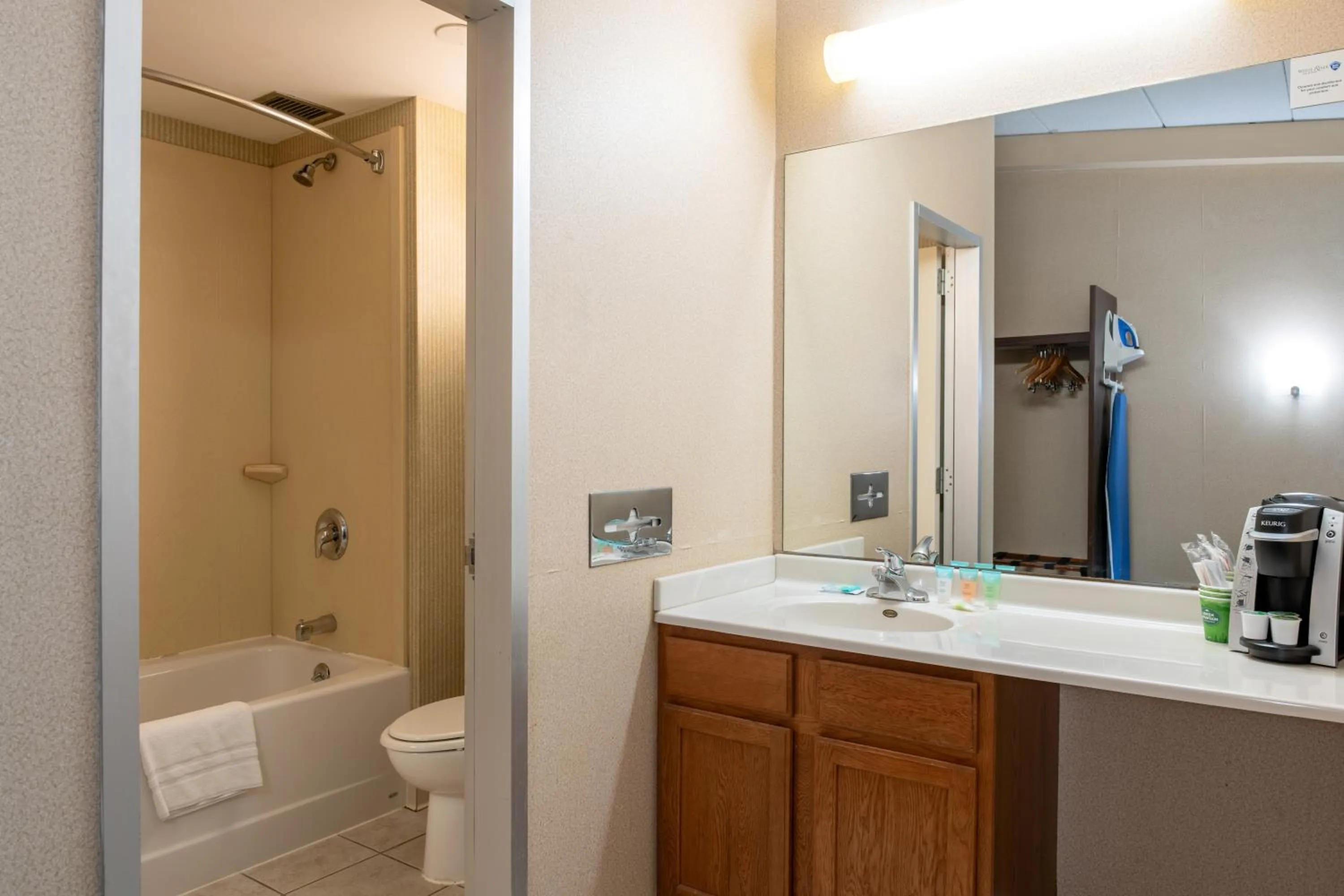 Bathroom in White River Inn & Suites