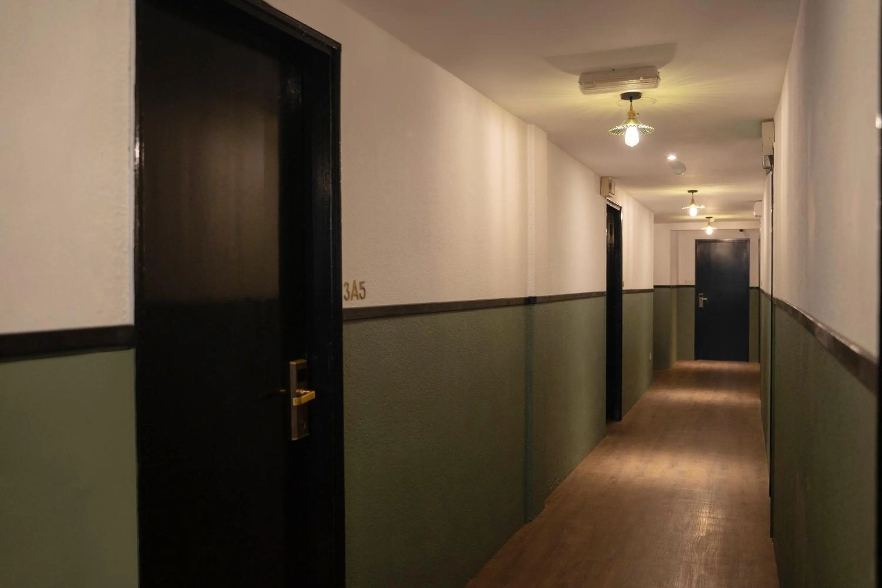 Area and facilities in Room V Jalan Sultanah Near Bus Stop Batu Pahat