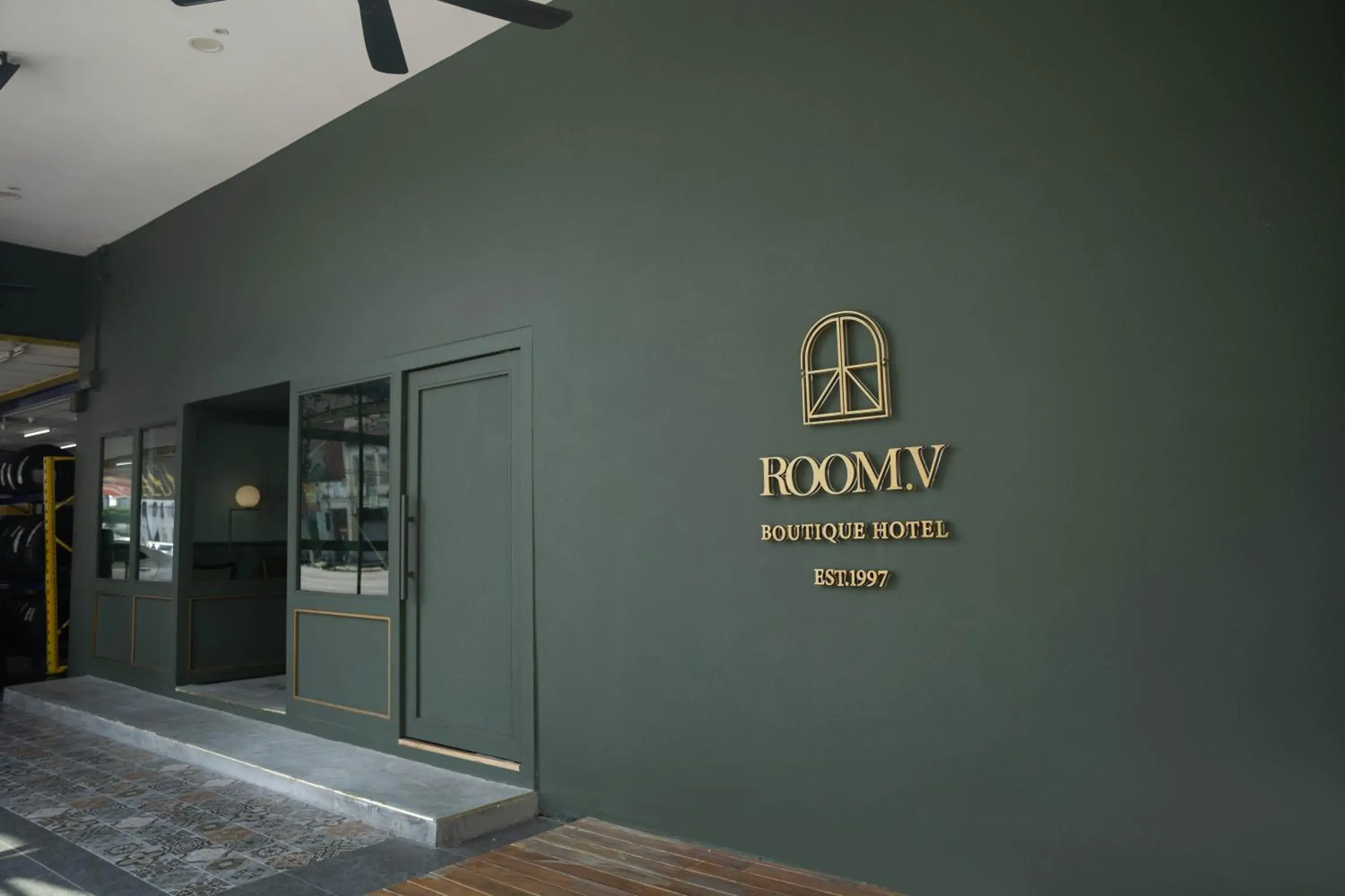 Facade/entrance in Room V Jalan Sultanah Near Bus Stop Batu Pahat Facade/entrance in Room V Jalan Sultanah Near Bus Stop Batu Pahat