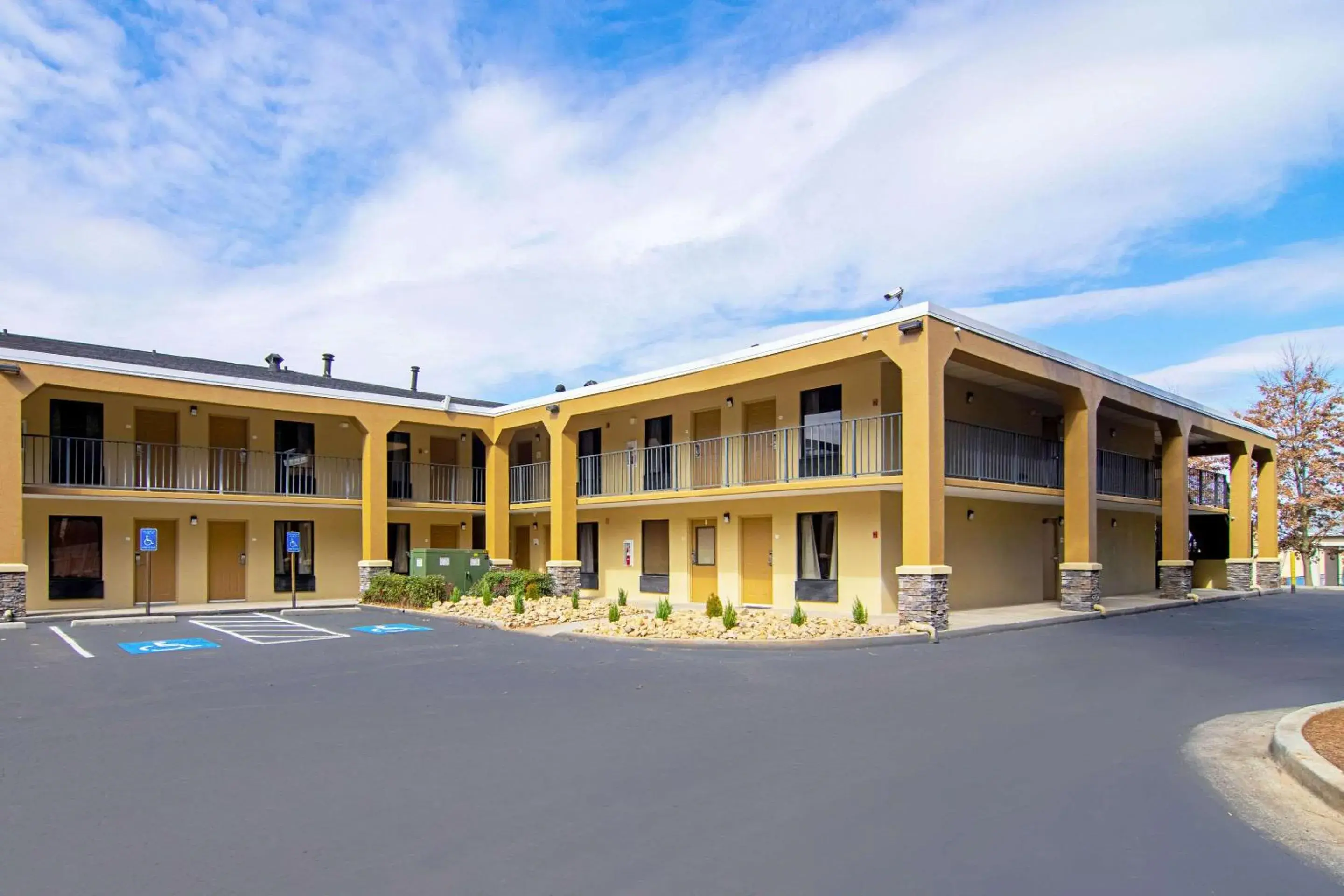 Property building in Quality Inn Villa Rica Property building in Quality Inn Villa Rica