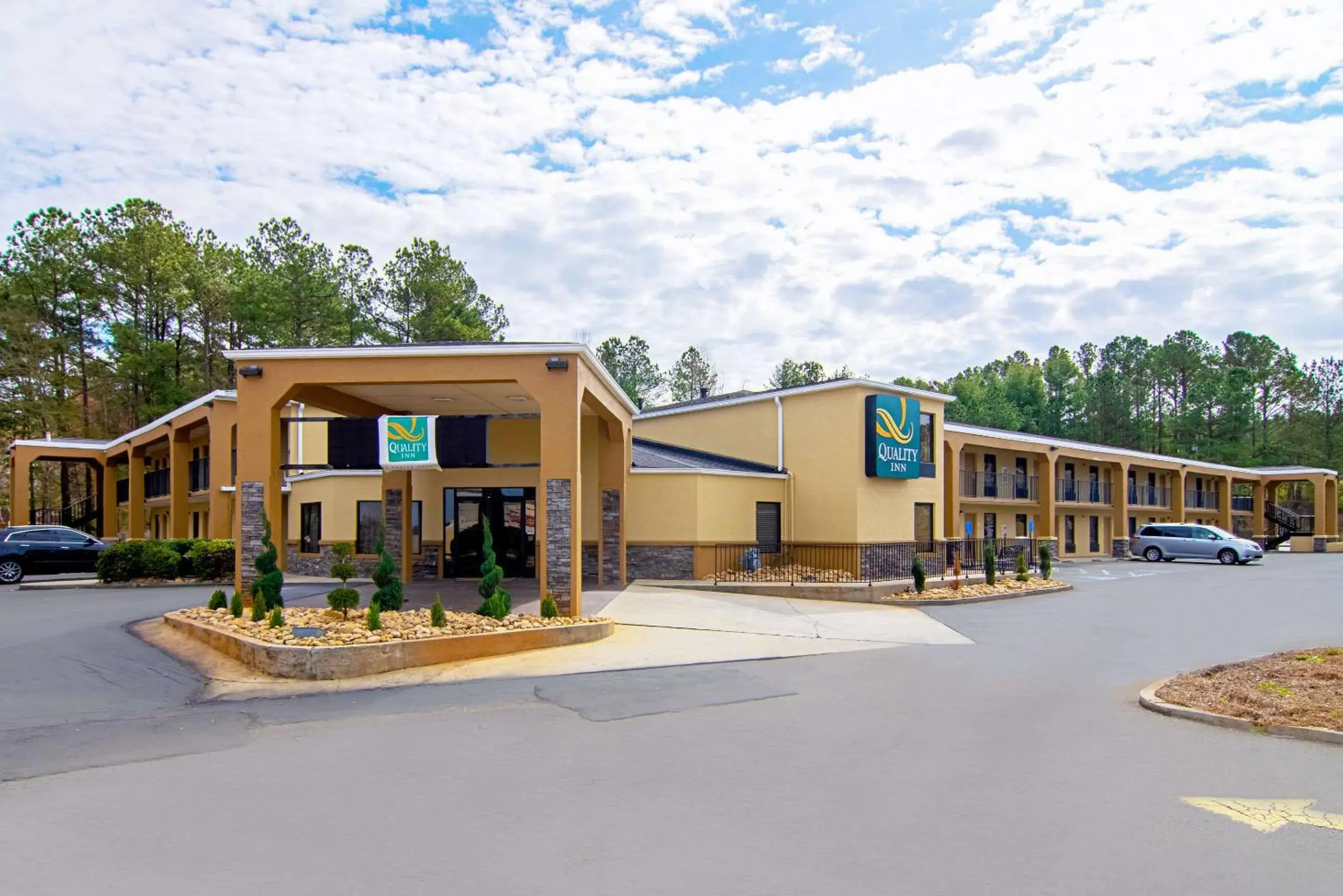 Property building in Quality Inn Villa Rica Property building in Quality Inn Villa Rica