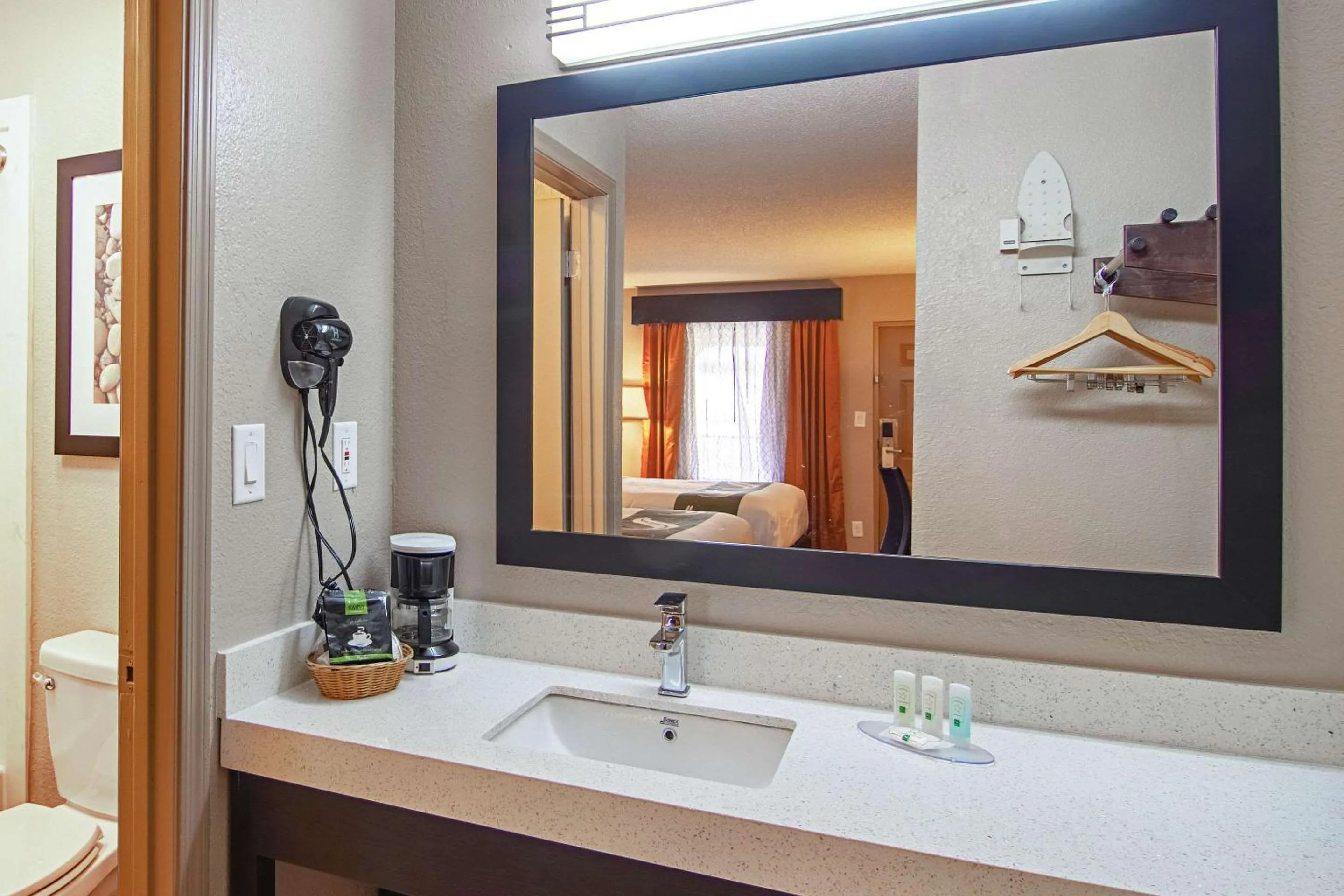 Bathroom in Quality Inn Villa Rica