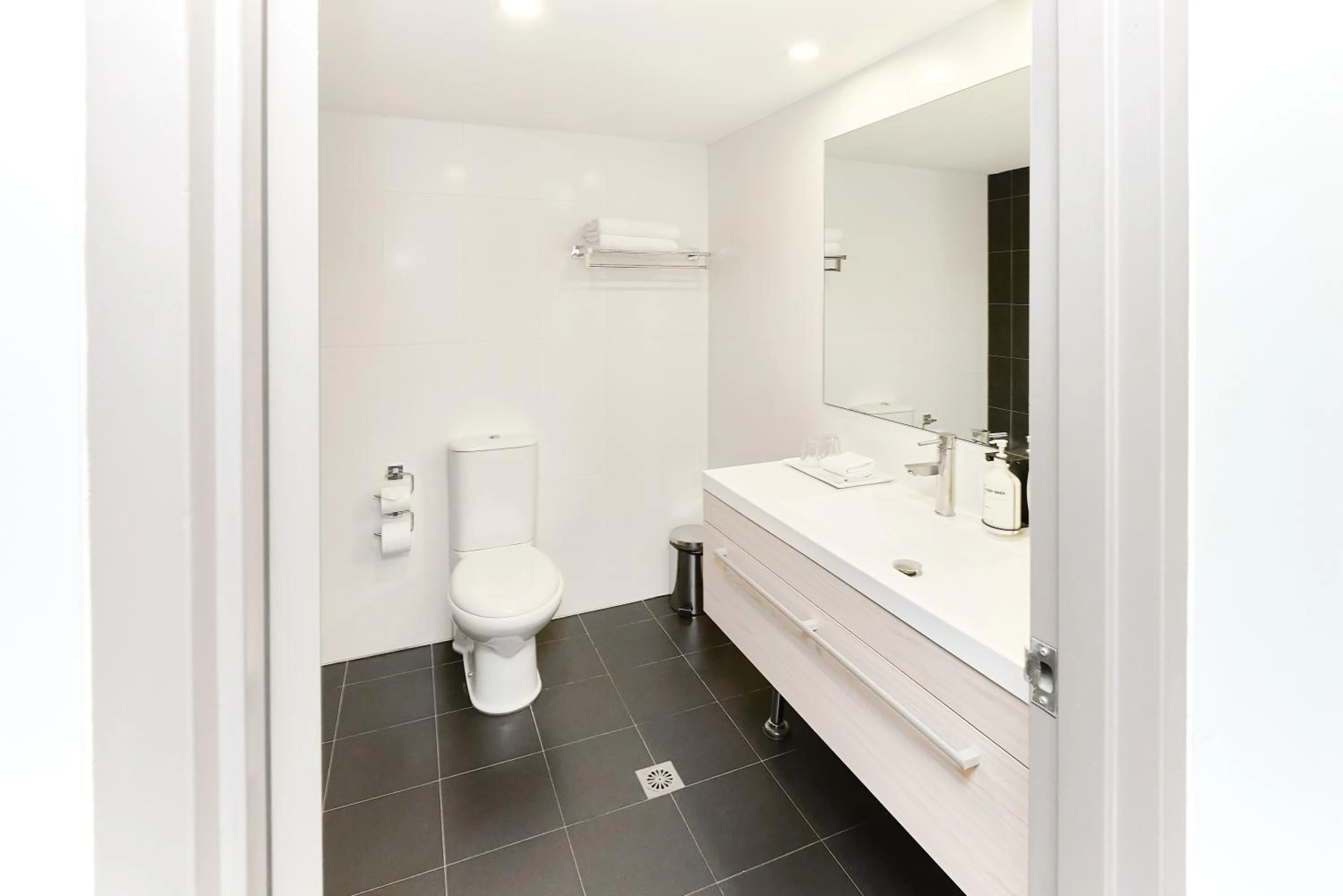 Toilet in Central Studio Hotel Sydney