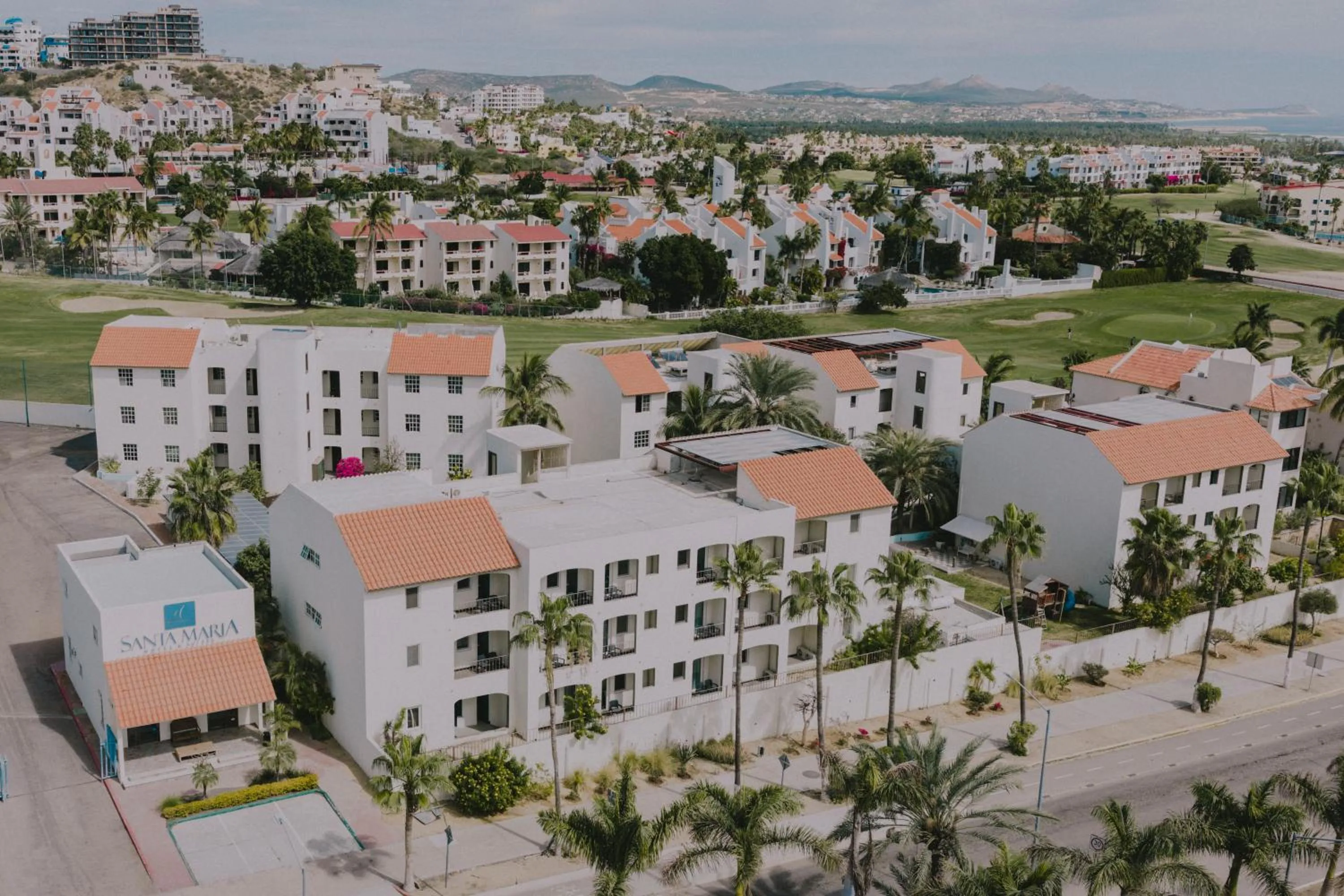 Property building in Santa Maria del Cabo