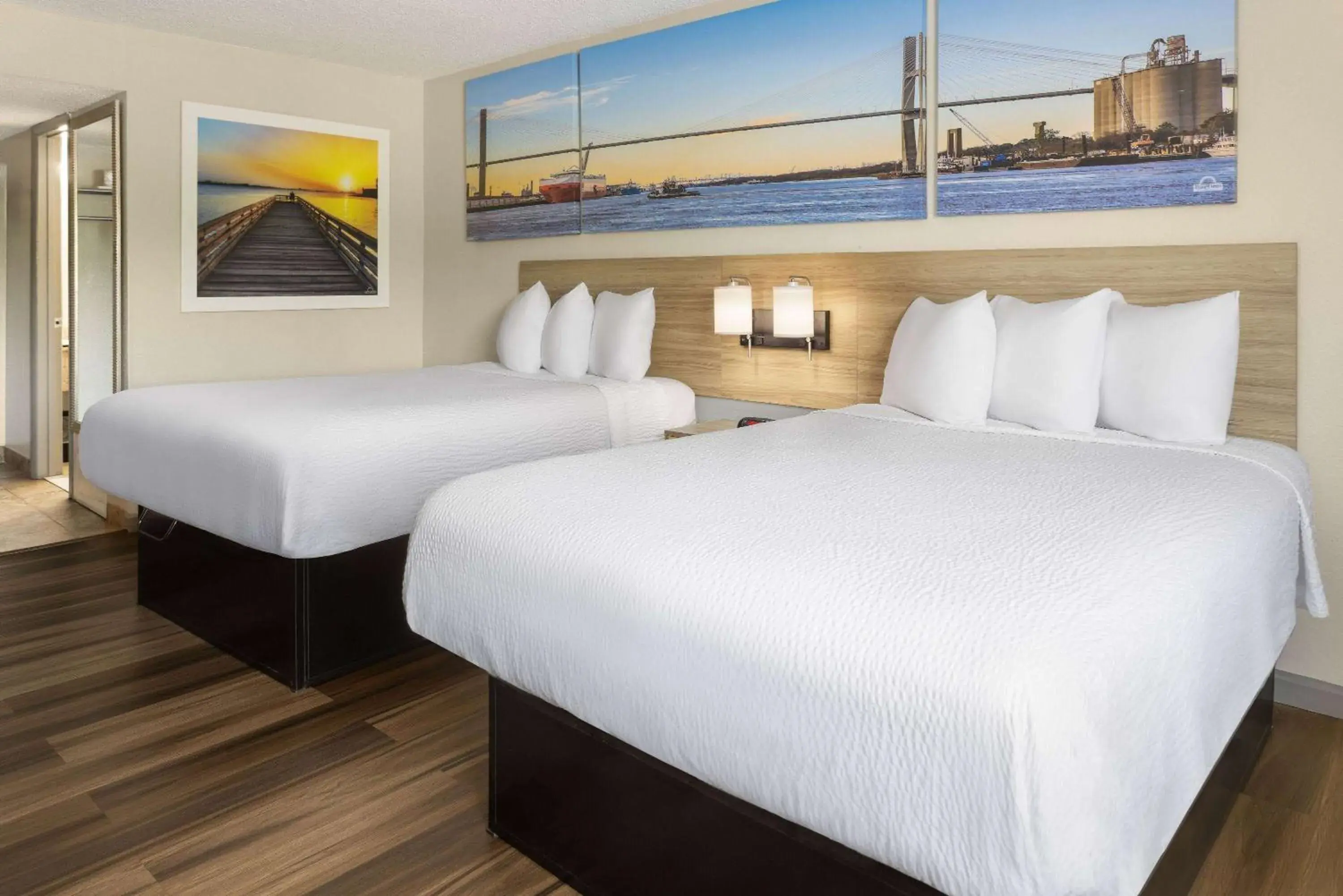 Photo of the whole room, Bed in Days Inn by Wyndham Aberdeen Photo of the whole room, Bed in Days Inn by Wyndham Aberdeen