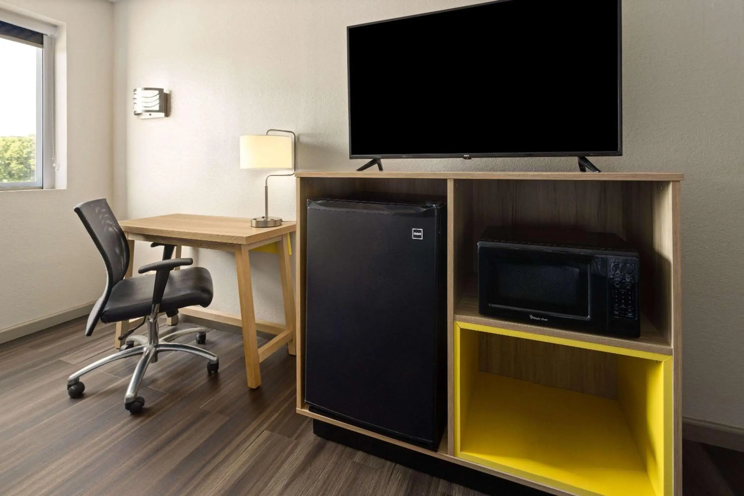 Photo of the whole room in Days Inn by Wyndham Aberdeen Photo of the whole room in Days Inn by Wyndham Aberdeen