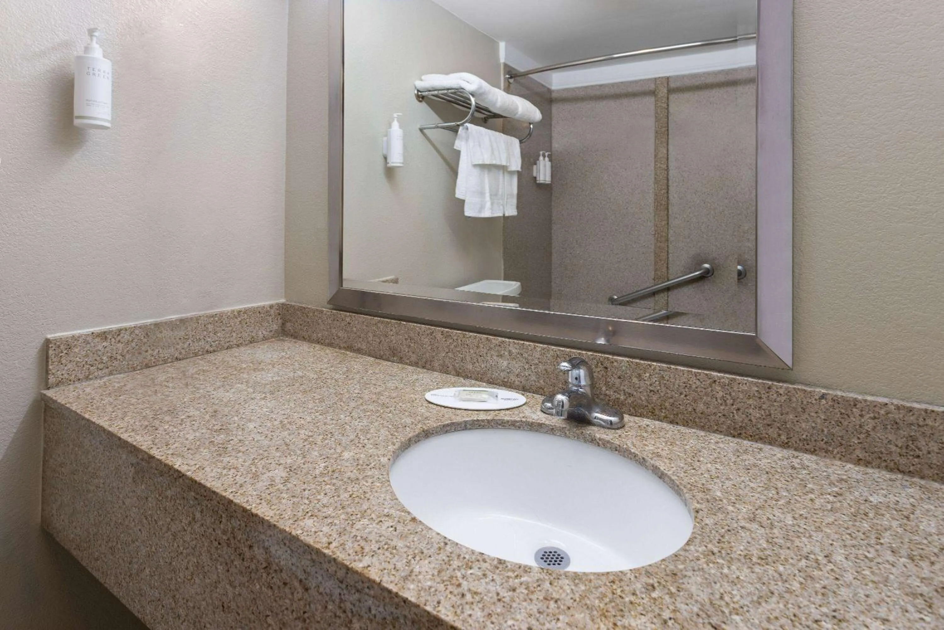 Bathroom in Days Inn by Wyndham Aberdeen