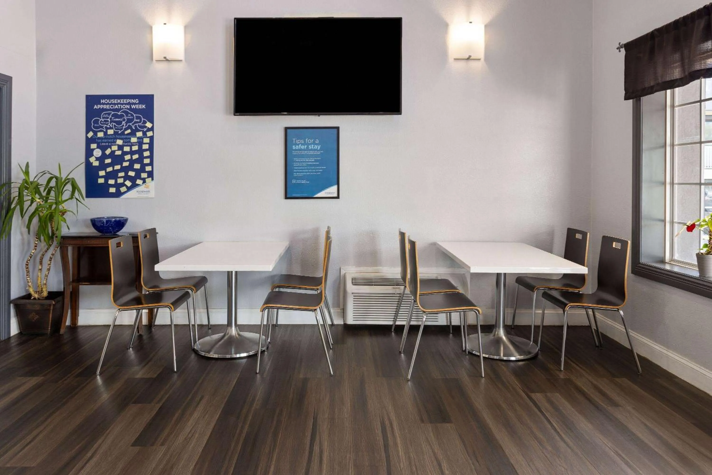 Lobby or reception in Days Inn by Wyndham Aberdeen