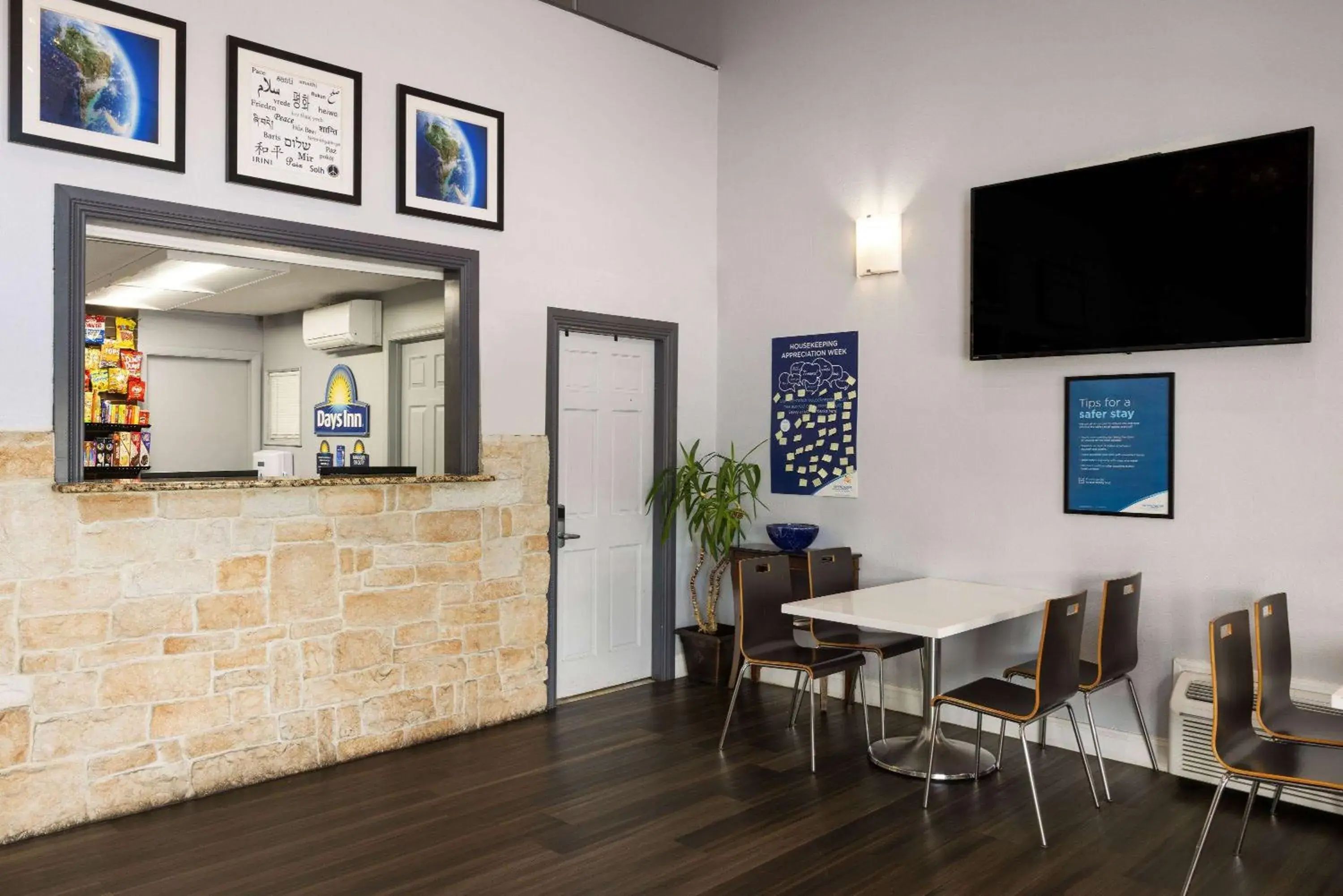 Lobby or reception in Days Inn by Wyndham Aberdeen Lobby or reception in Days Inn by Wyndham Aberdeen
