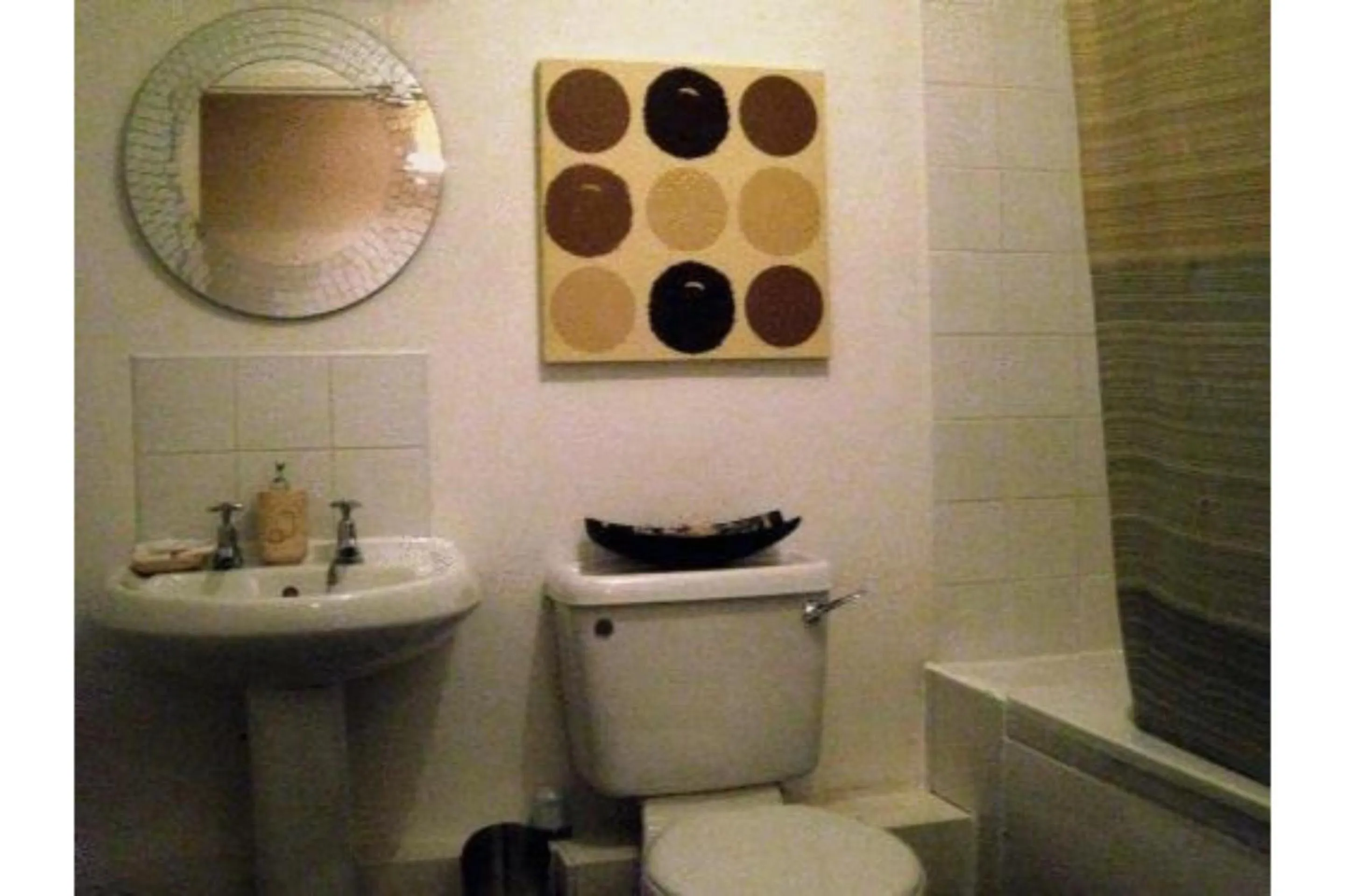 Bathroom in OYO Arinza Apartments