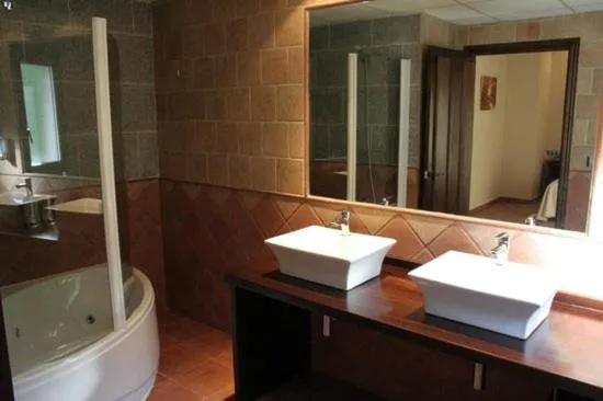Bathroom, Bed in Hotel Casa Beletri
