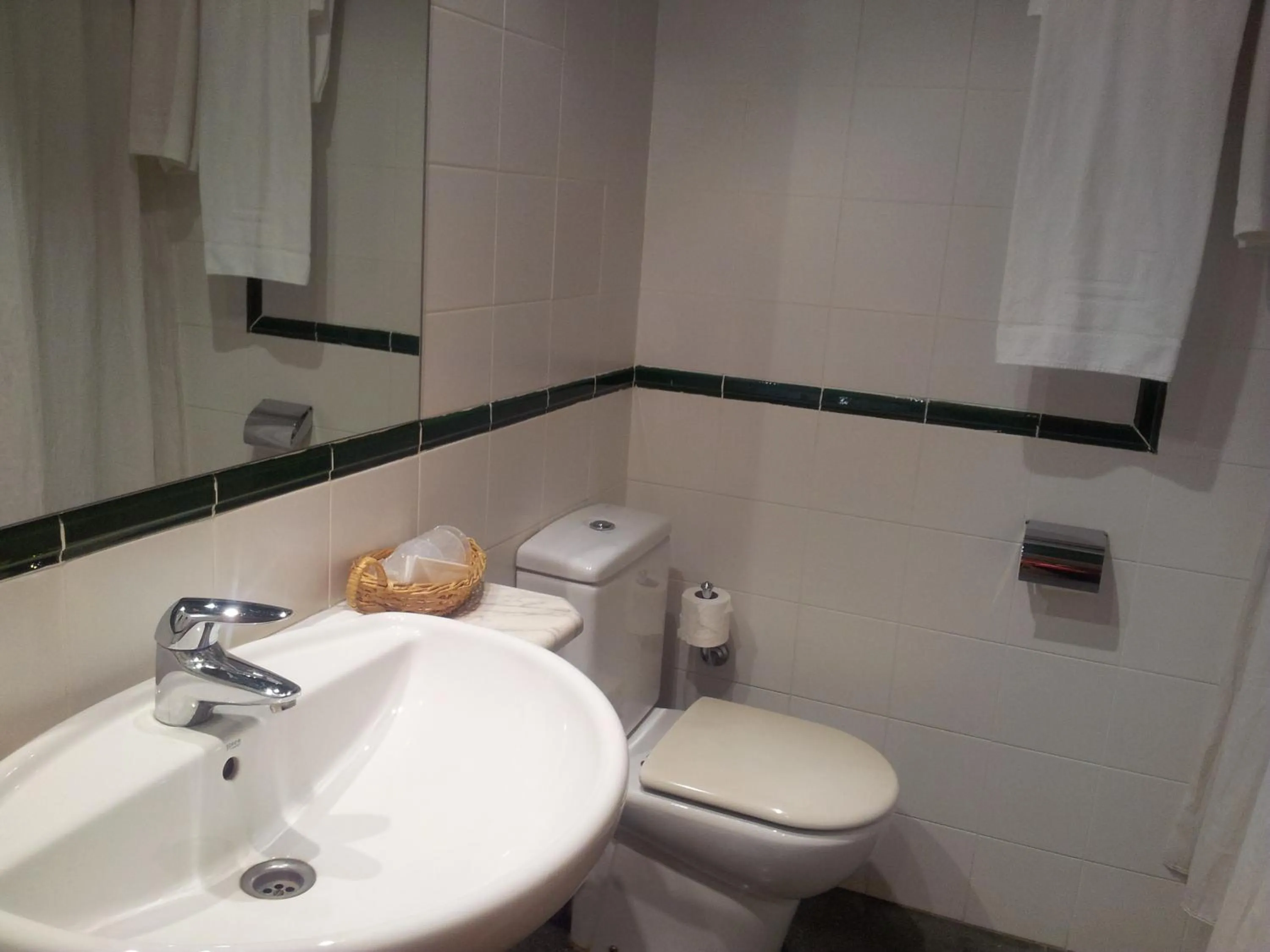 Bathroom in Hotel Área de Calahorra