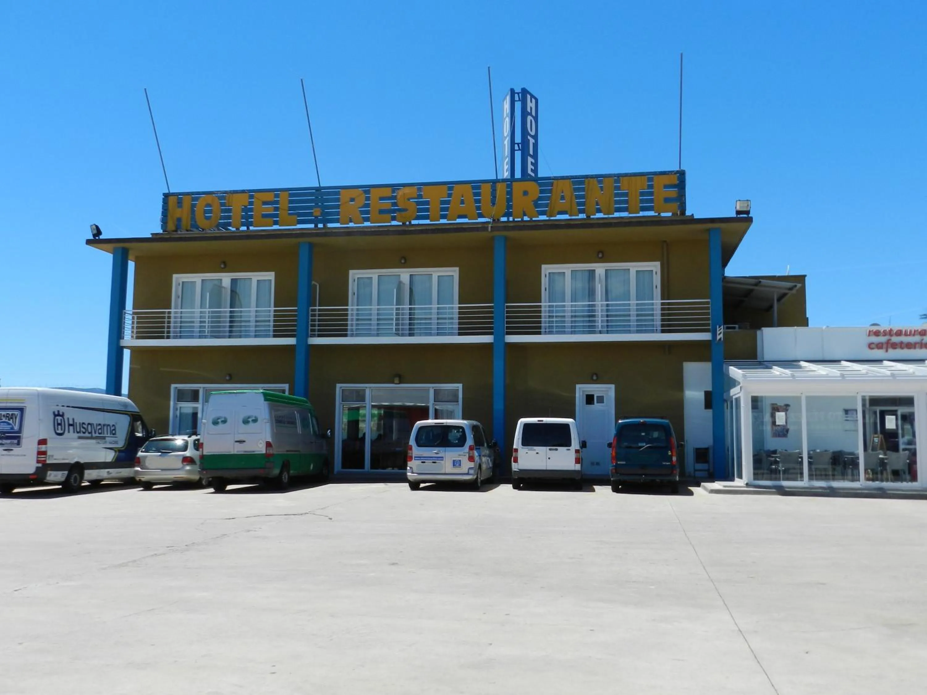 Property building in Hotel Área de Calahorra