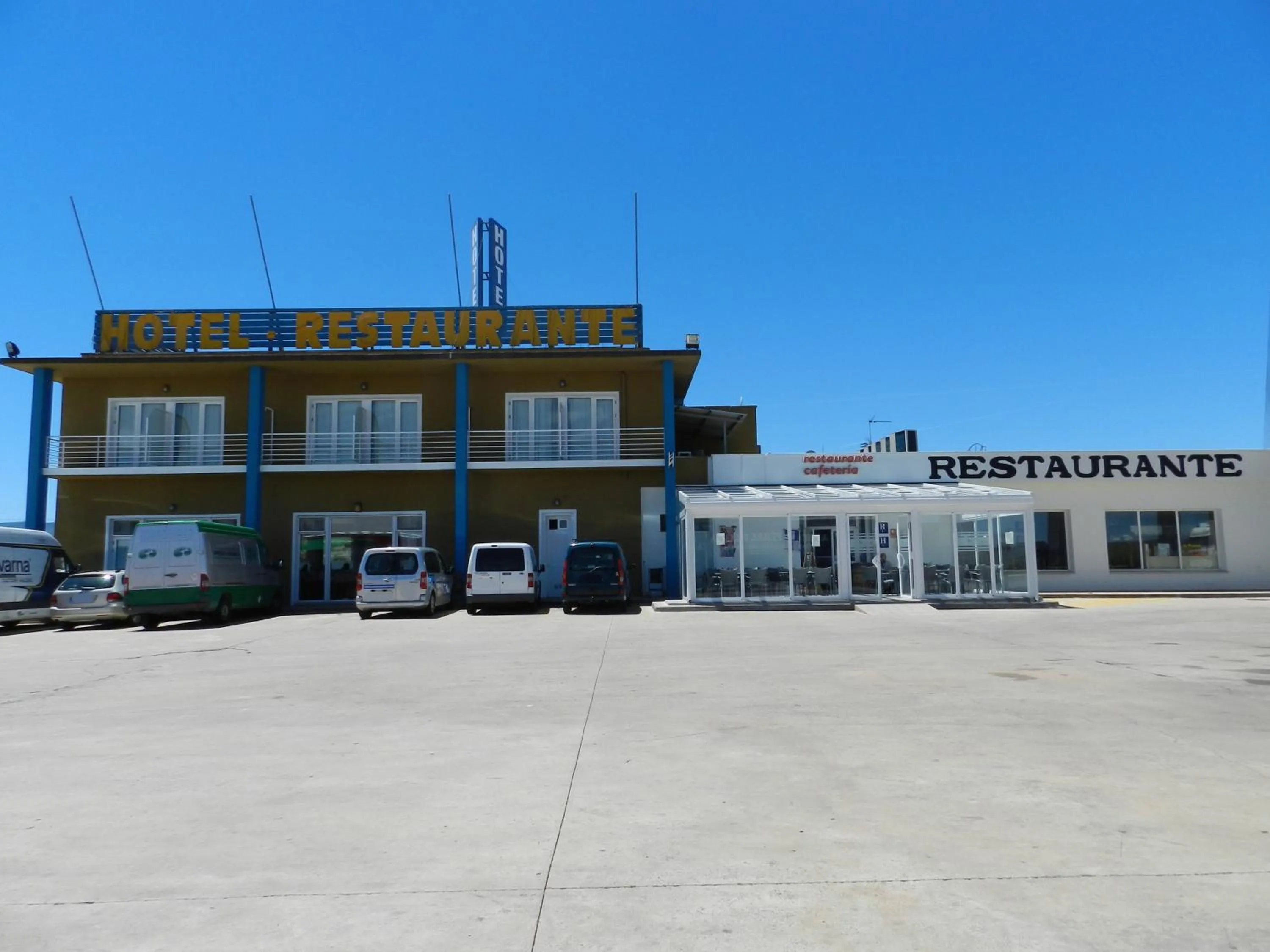 Property building in Hotel Área de Calahorra