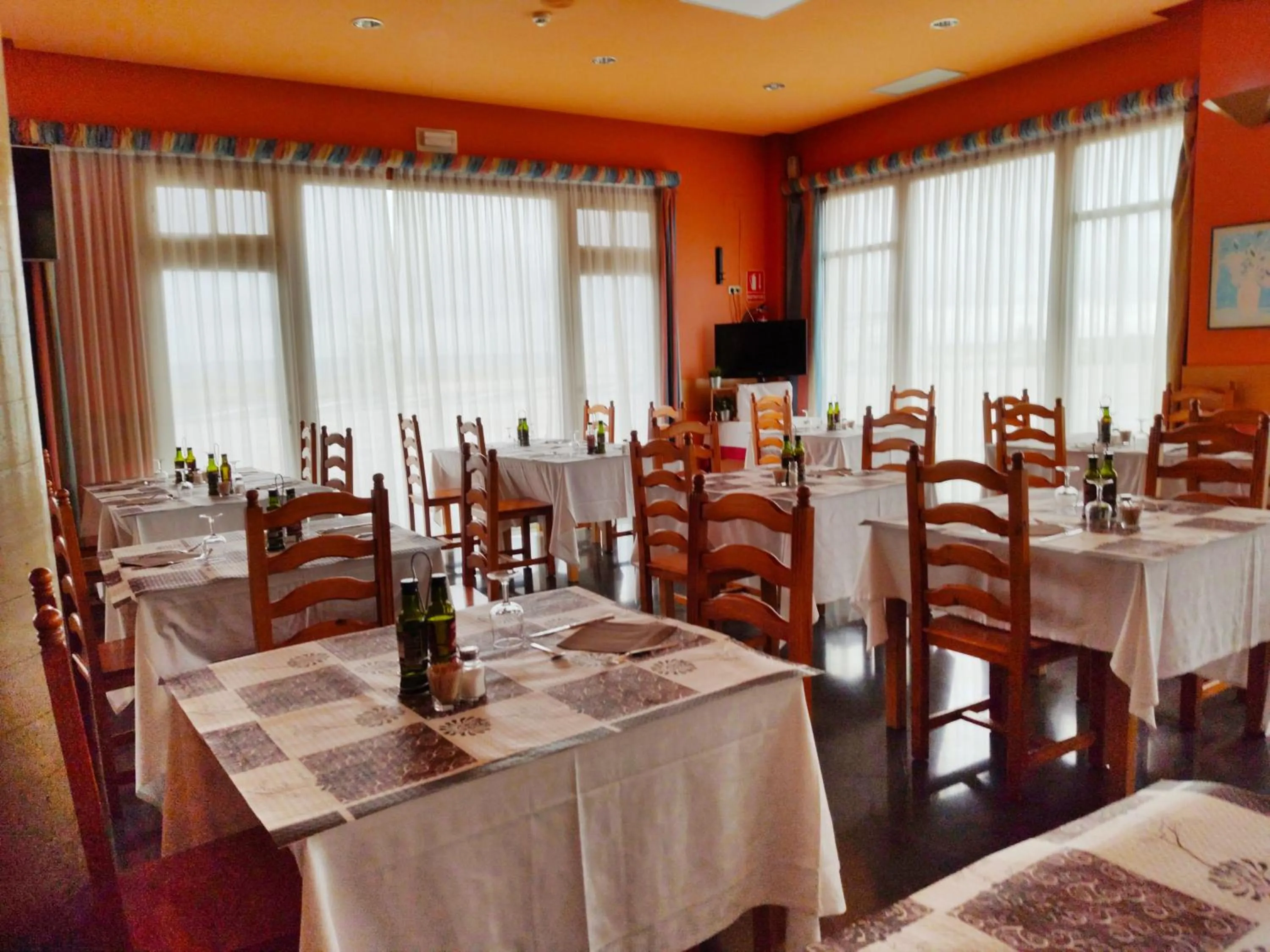 Restaurant/places to eat in Hotel Área de Calahorra