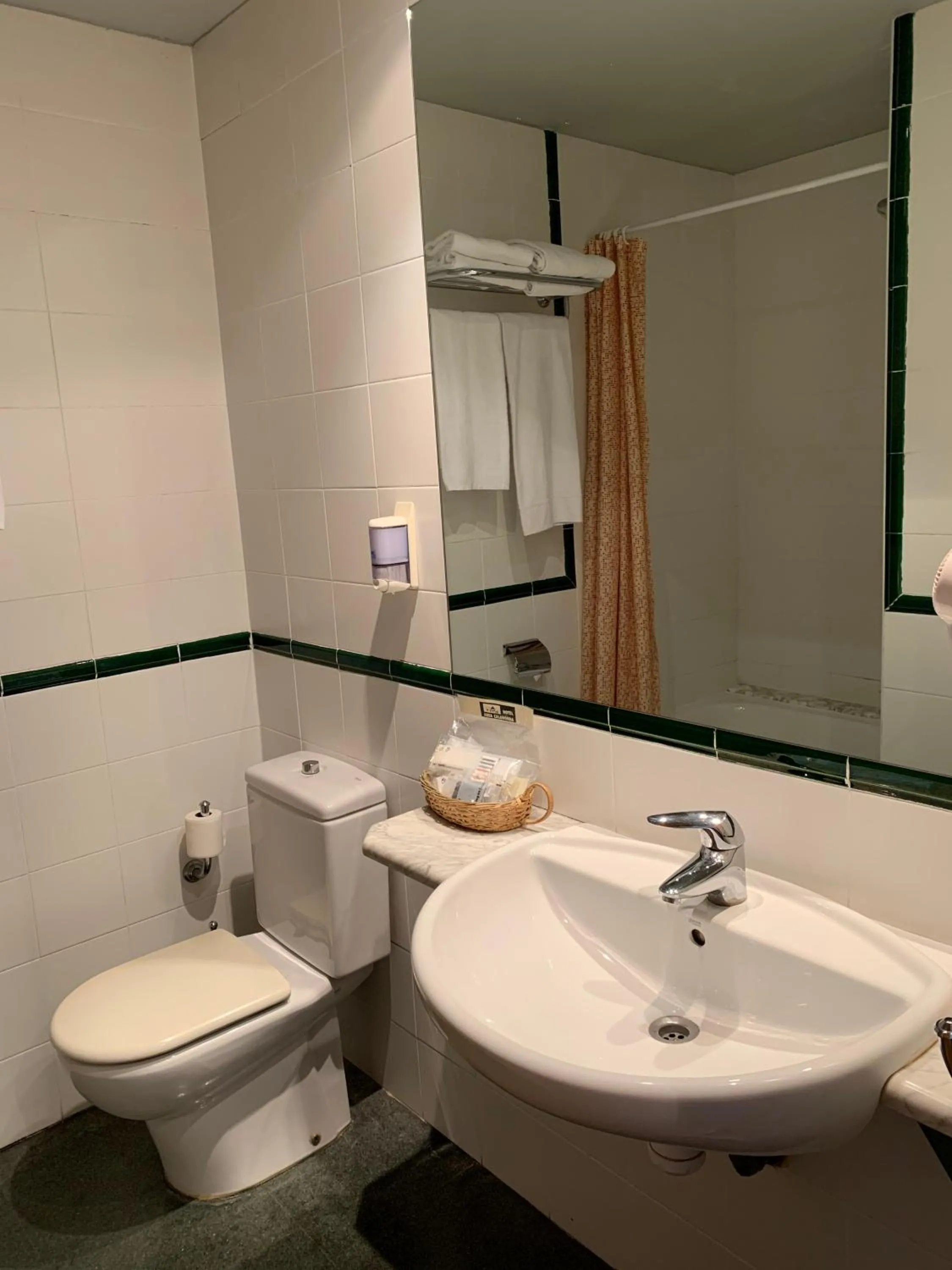 Bathroom in Hotel Área de Calahorra