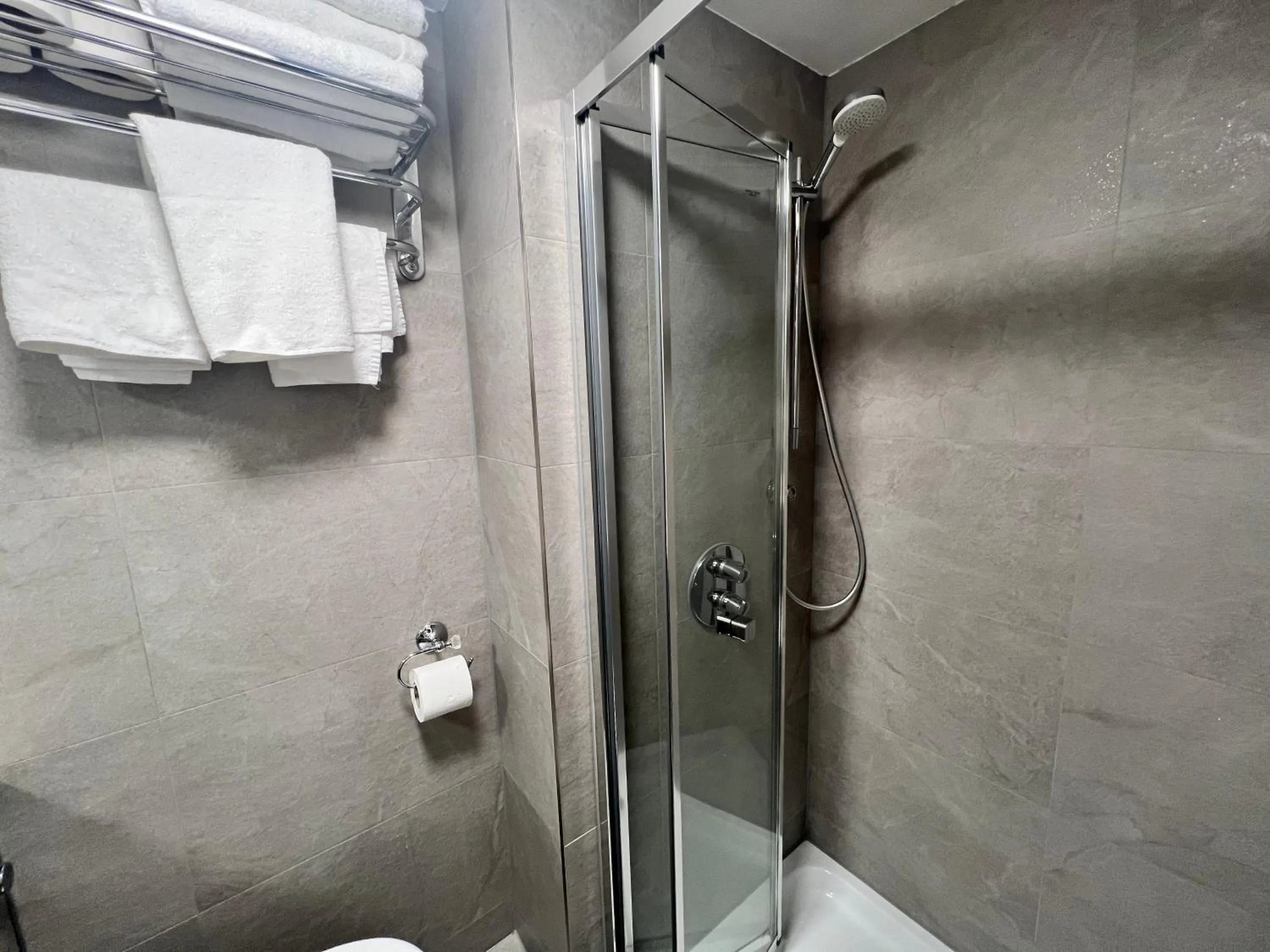 Shower in Hotel Cavendish