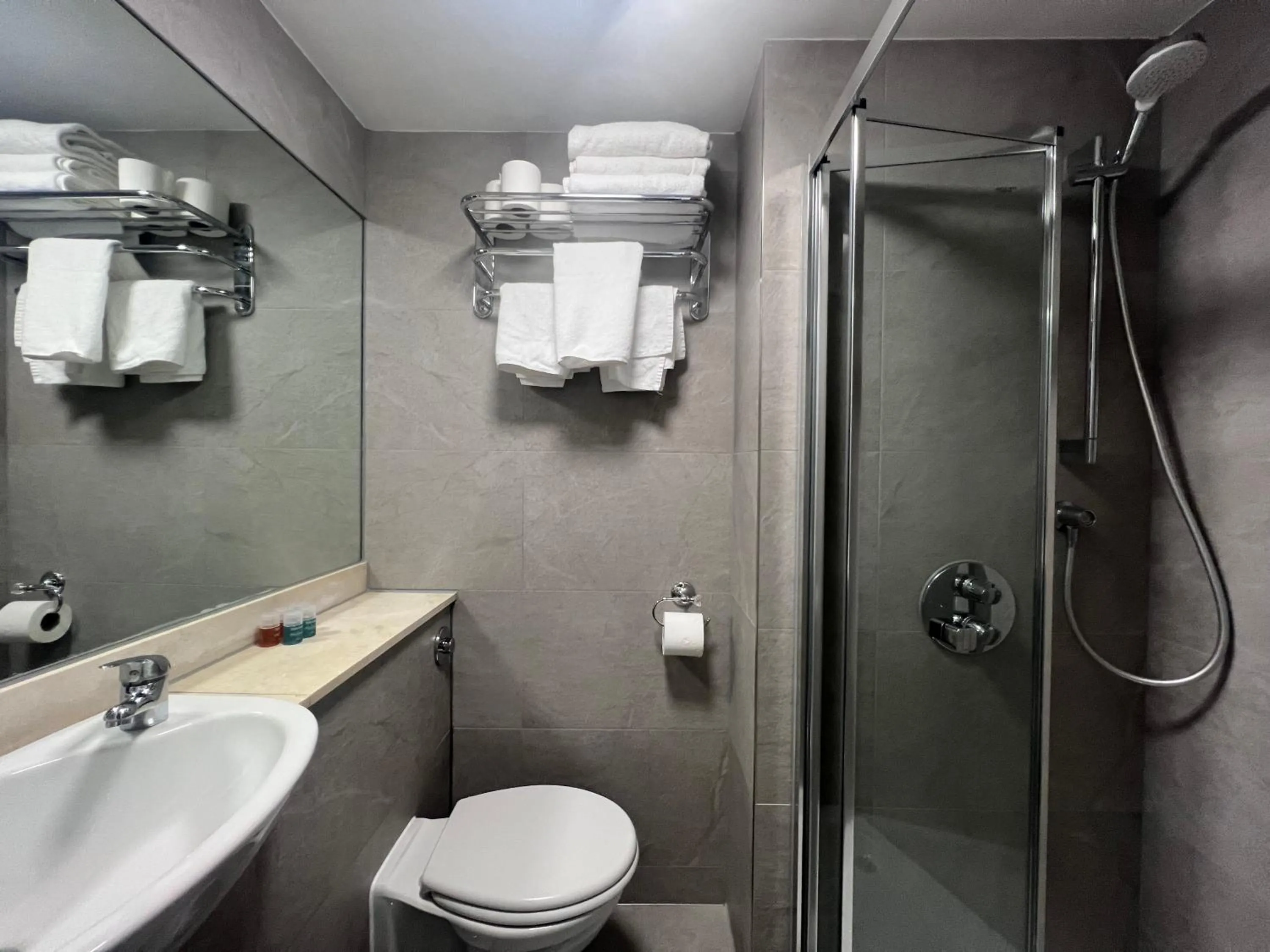 Shower in Hotel Cavendish