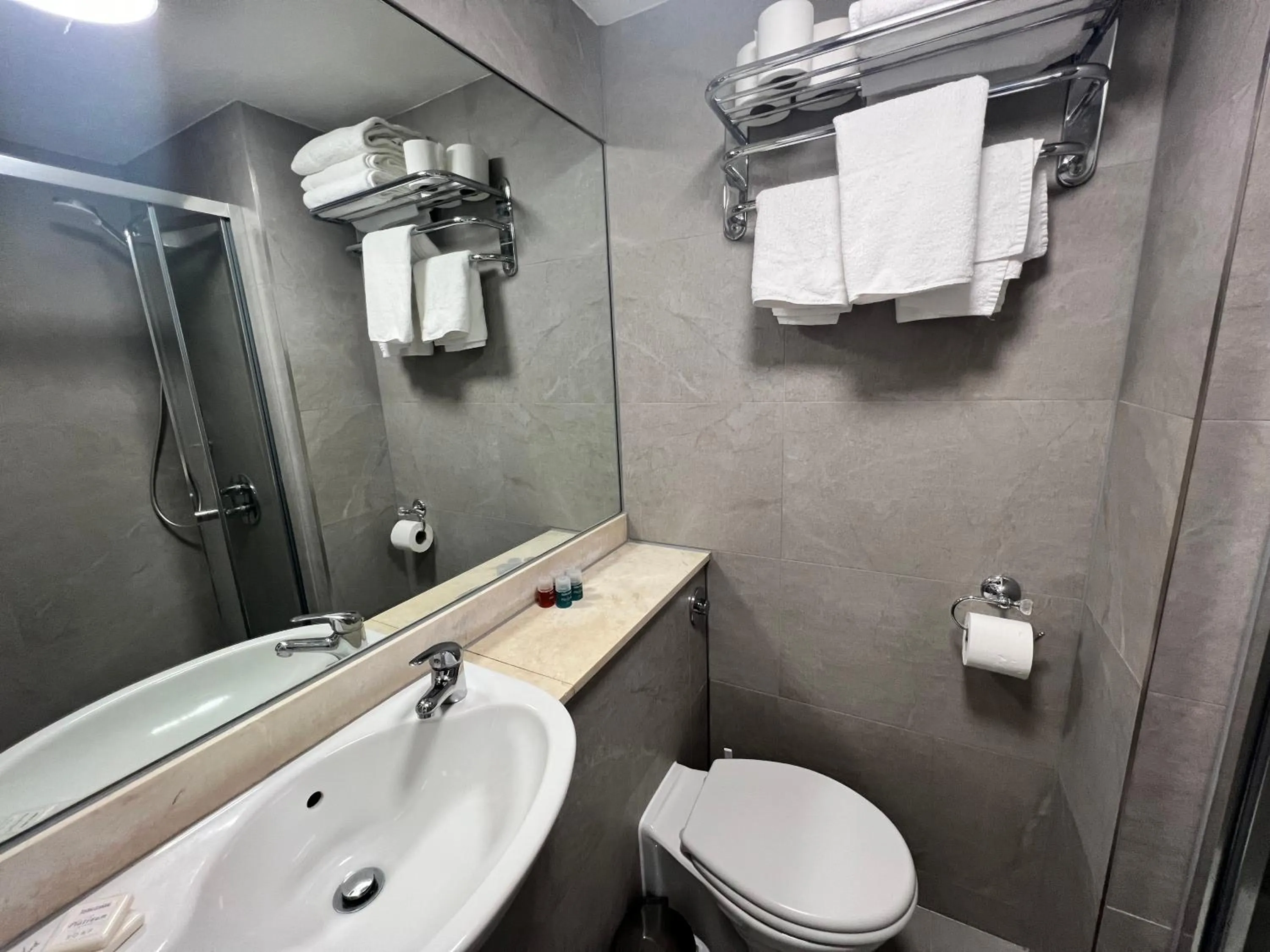 Shower in Hotel Cavendish