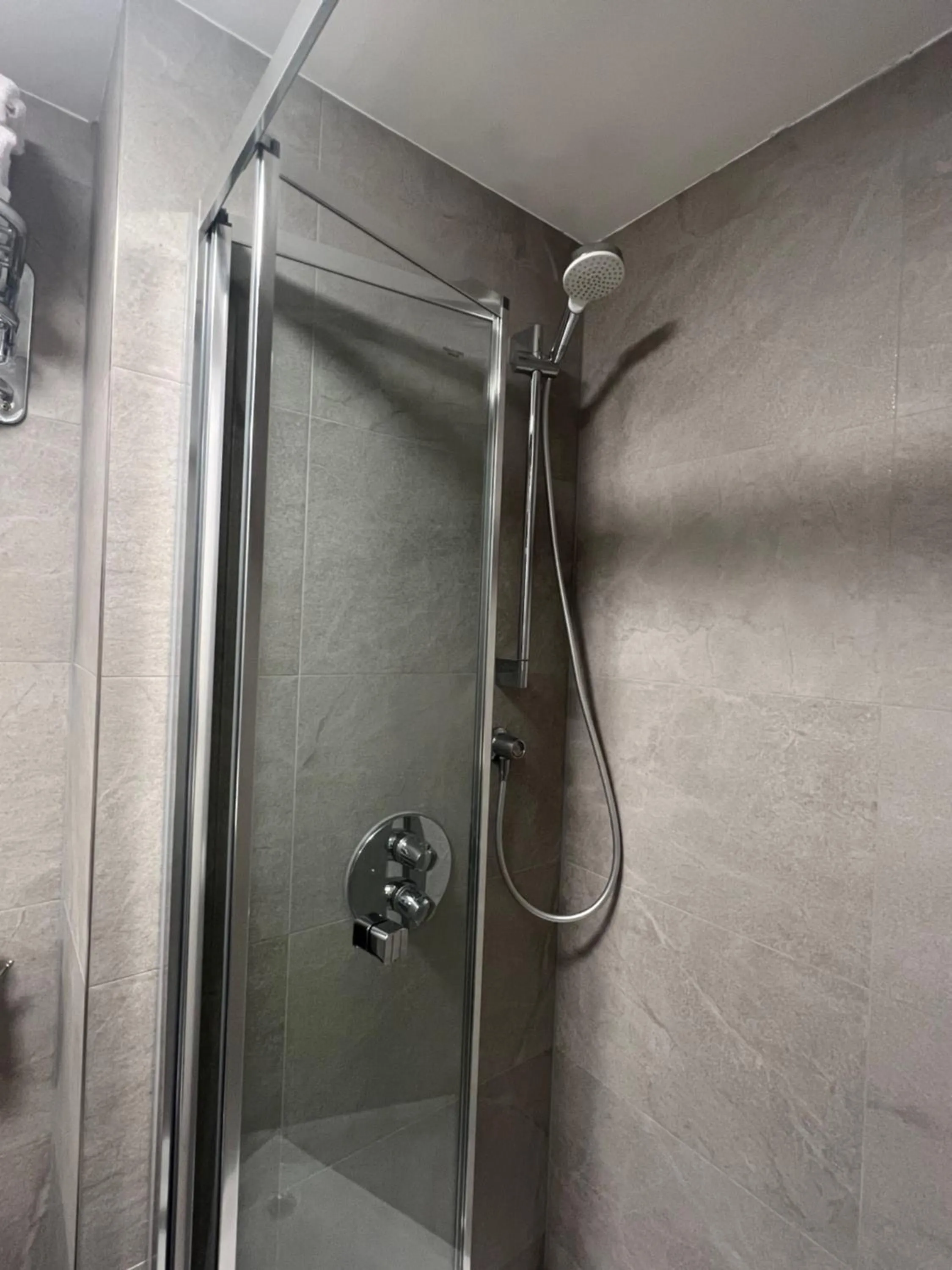 Shower in Hotel Cavendish