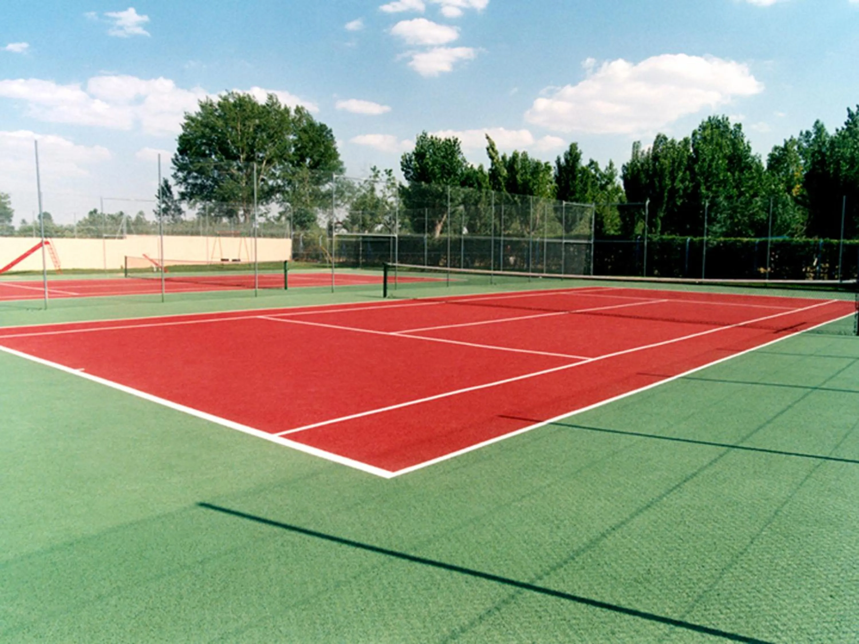 Tennis court in Bungalows y Mobil Homes Camping Regio
